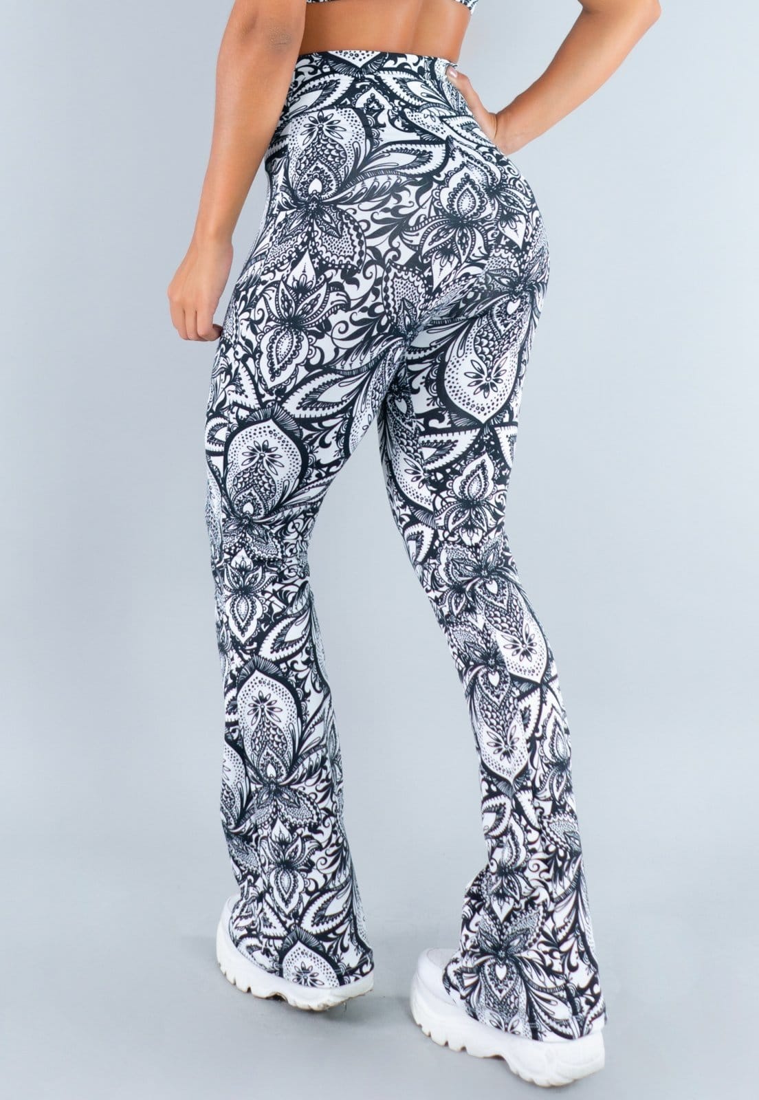 Vista 2 Calça Flare MVB Modas Feminina Pantalona Suplex Lisa Mandala Mvb Modas branco/estampado/multicolorido/preto