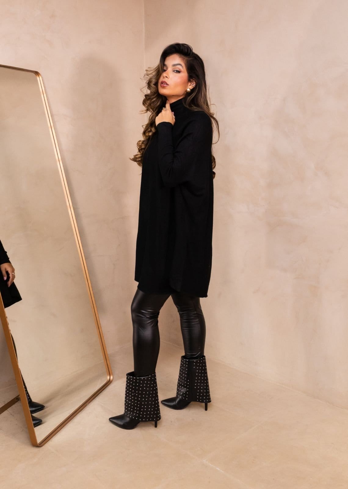 Vista 2 Poncho Vest Legging Bonna Lãnzinha Manga Longa Cia do Vestido preto