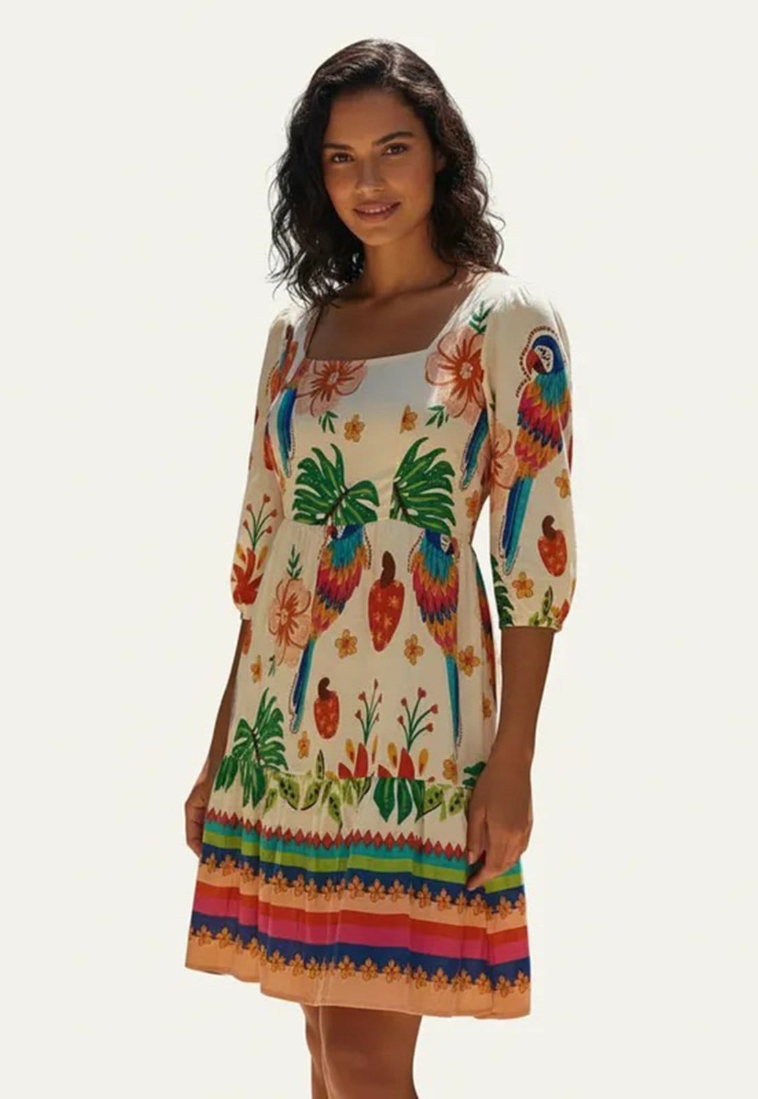 Vista 2 Vestido CabanaFree Curto Manga 3/4 Estampa Arara Brasileira Cabanafree branco/estampado