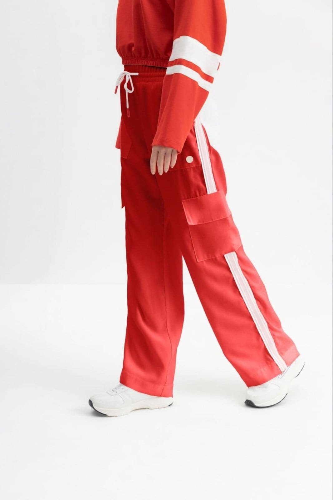 Vista 2 Calça Cargo Feminina Em Viscose Essendi édio Essendi vermelho