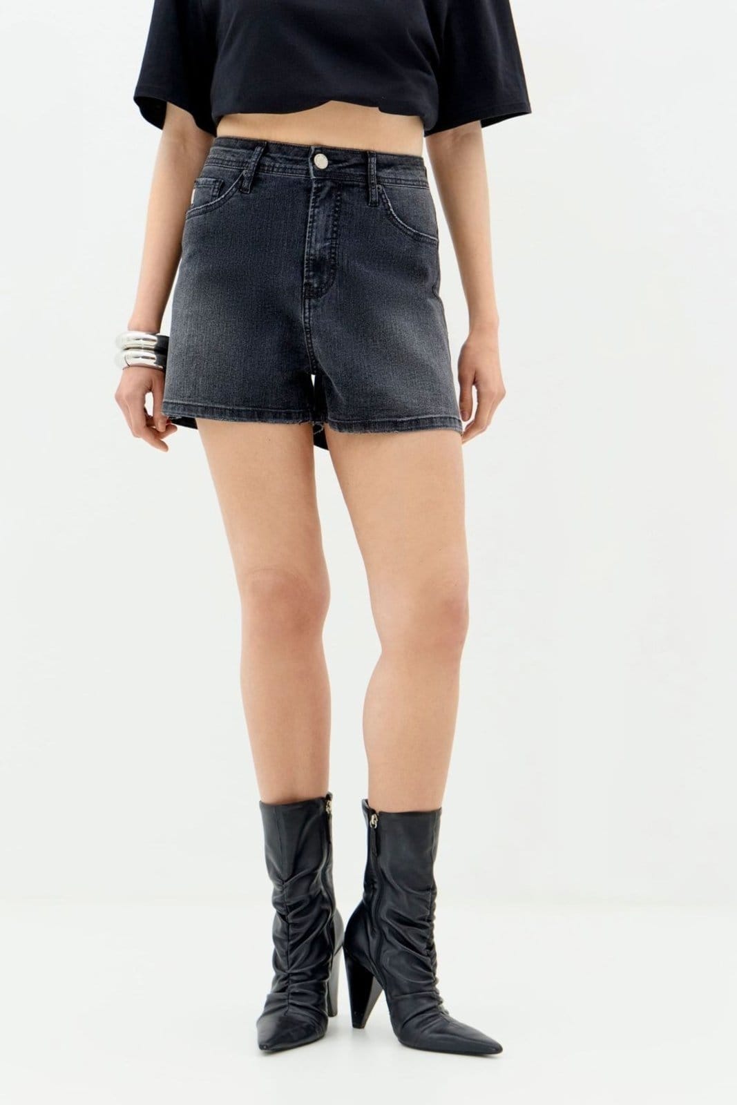 Vista 2 Short Classic Dark Feminino Inblanche jeans