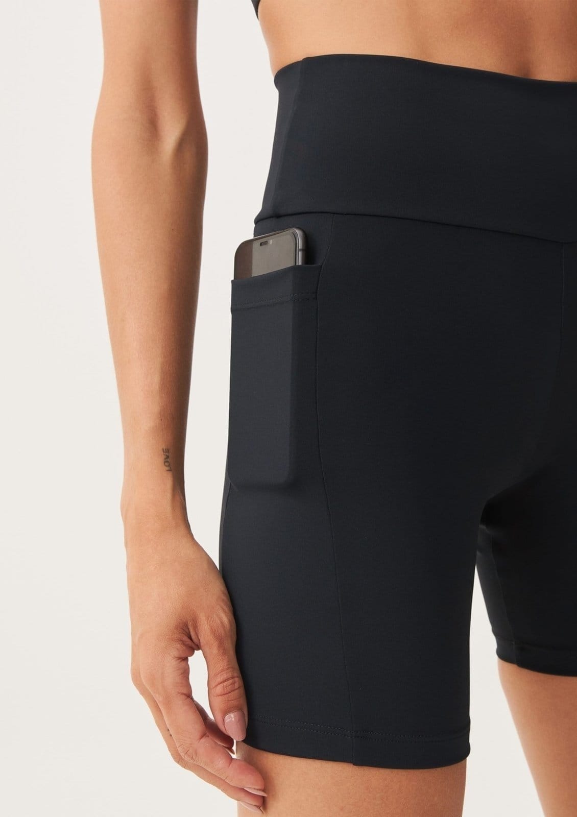 Vista 2 Bermuda Feminina Esportiva Biker Hering HERING SPORTS preto