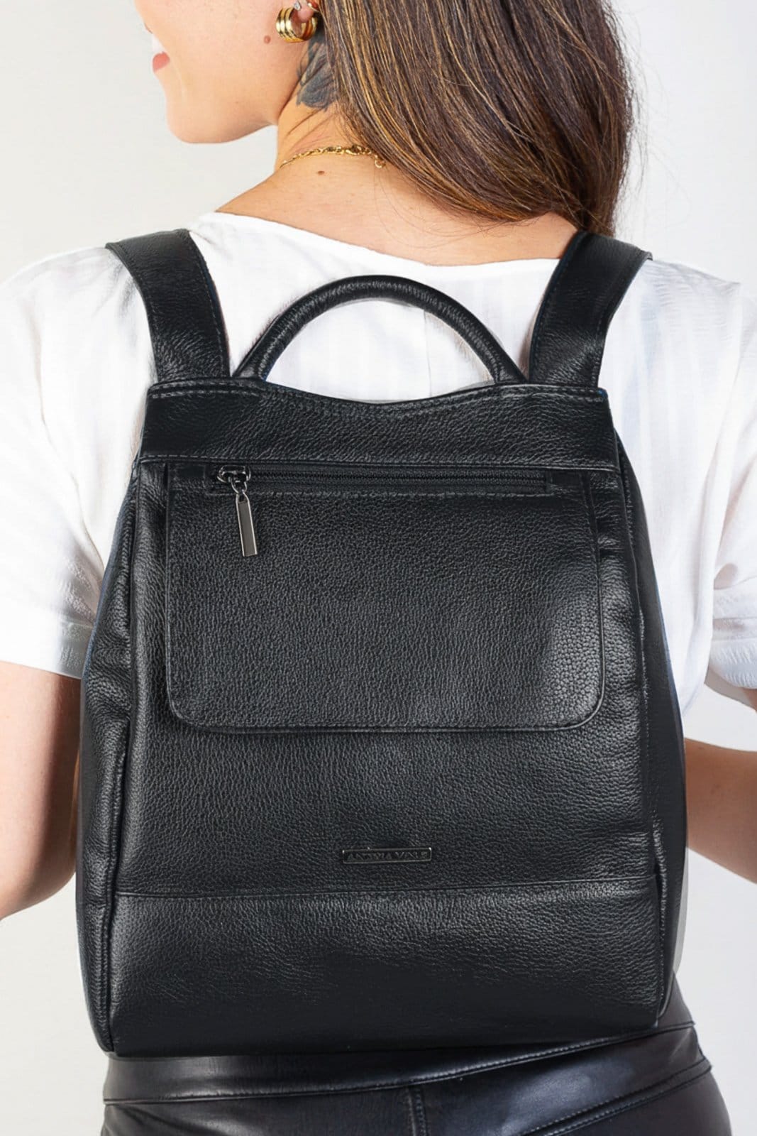 Vista principal Mochila Pequena Antifurto De Couro Susan Grafite Andrea Vinci preto