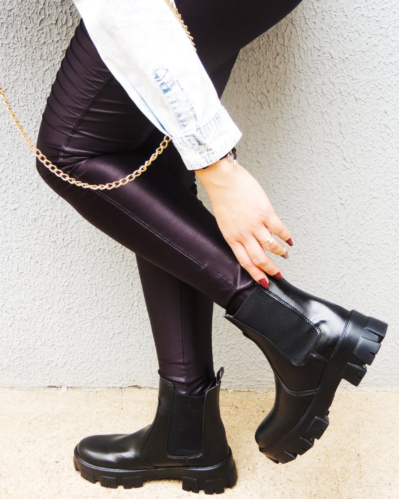 Vista 2 Bota Coturno Feminina Tratorada Chelsea Santa Rosa preto