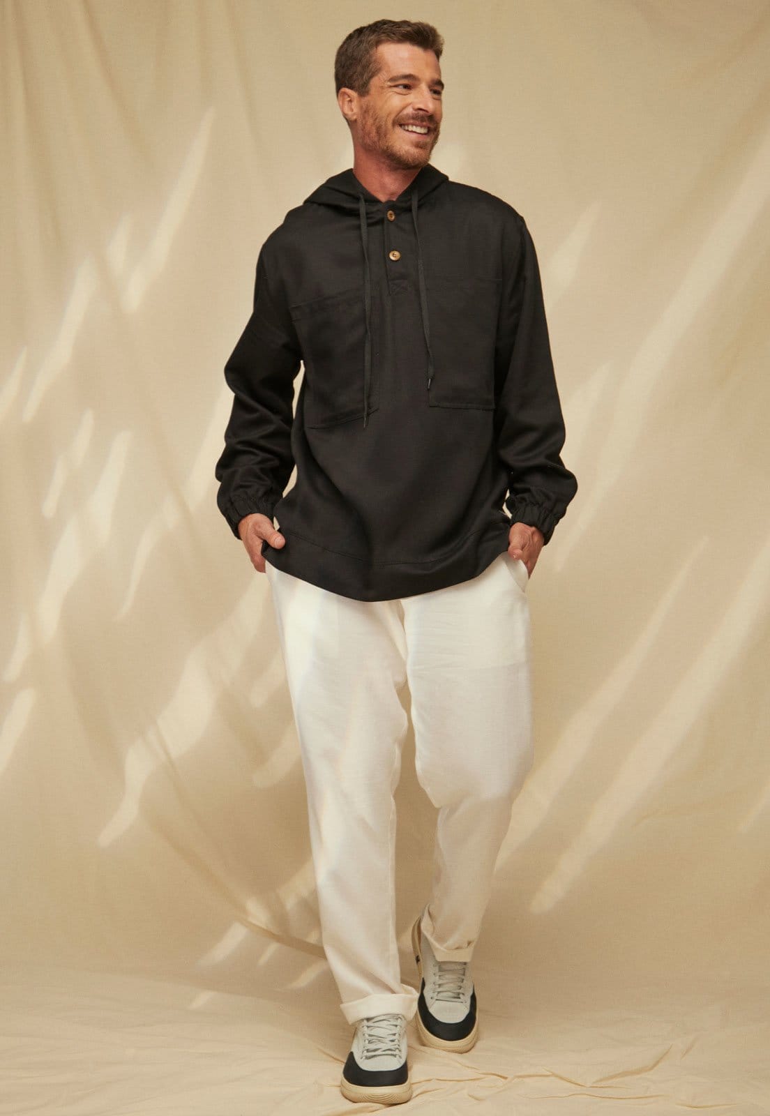 Vista 2 Casaco Inspira Sustentável Utilitário LENZING™ Modal com Linho Inspira bege