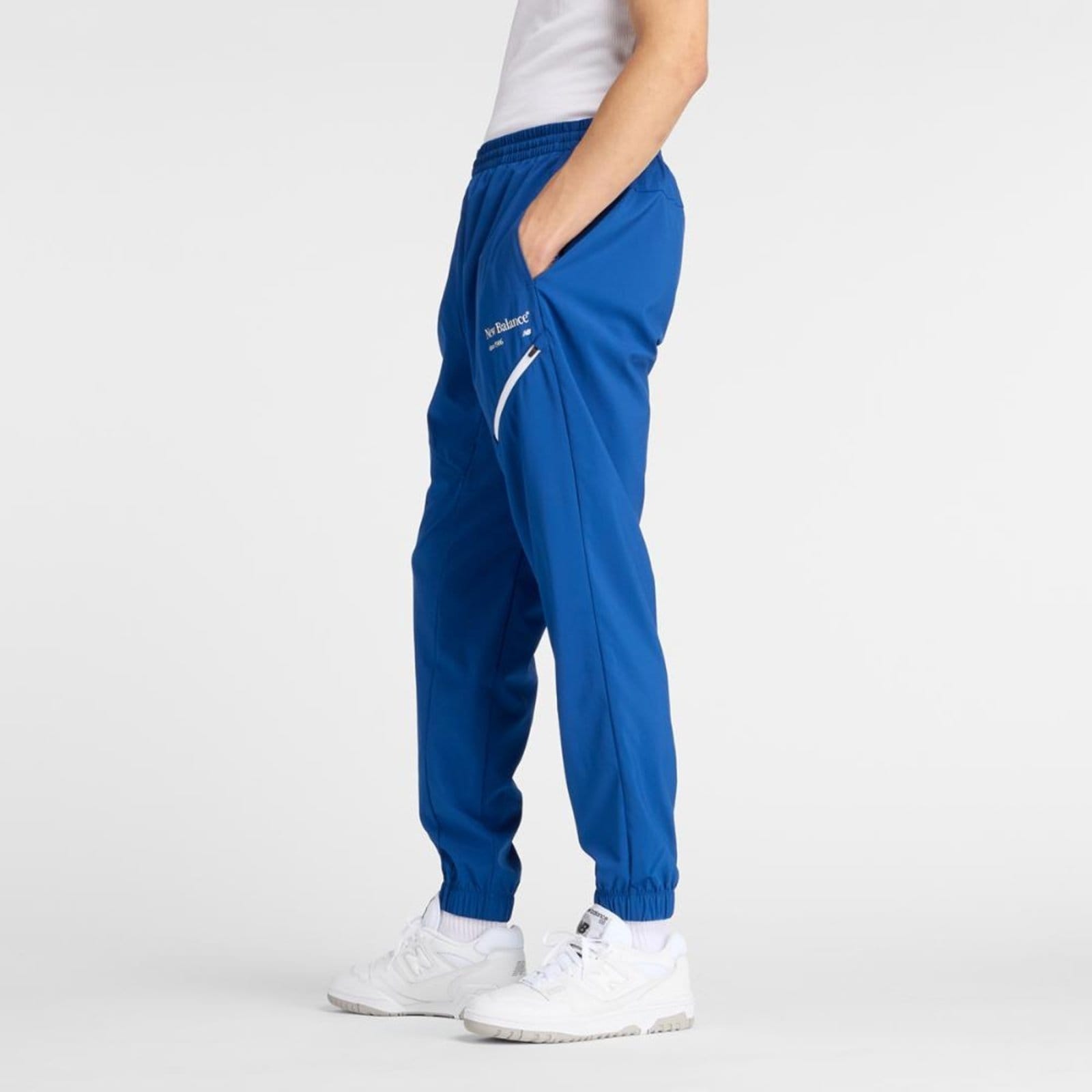 Vista 2 Calça Reimagined Woven Jogger Masculina New Balance incolor