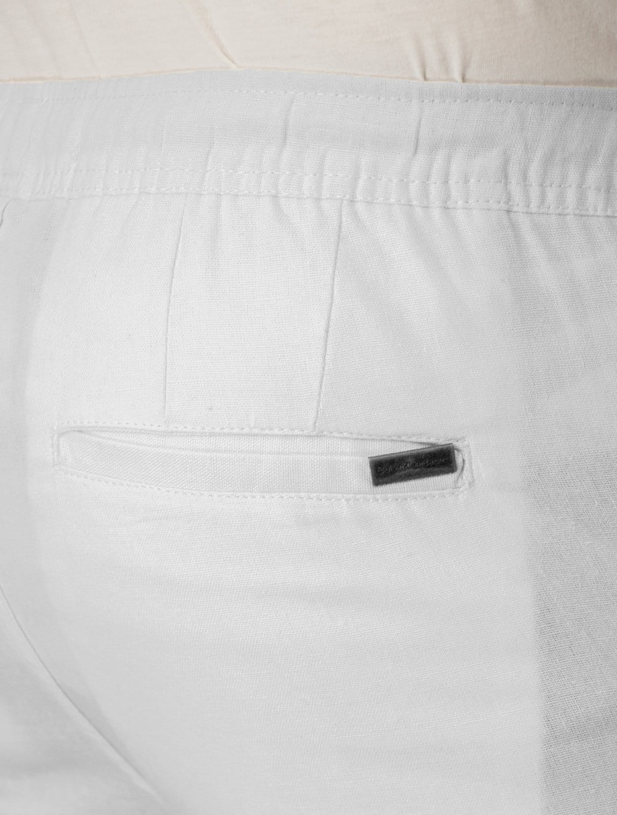 Vista 2 Bermuda Calvin Klein Jeans Masculina Elástico Linen Tag Branca Calvin Klein branco