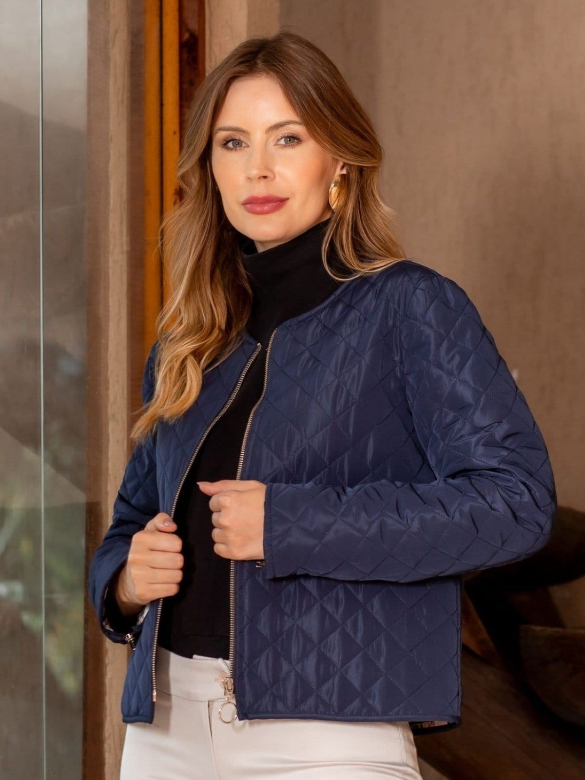 JAQUETA CURTA DE MATELASSÊ ROSIE