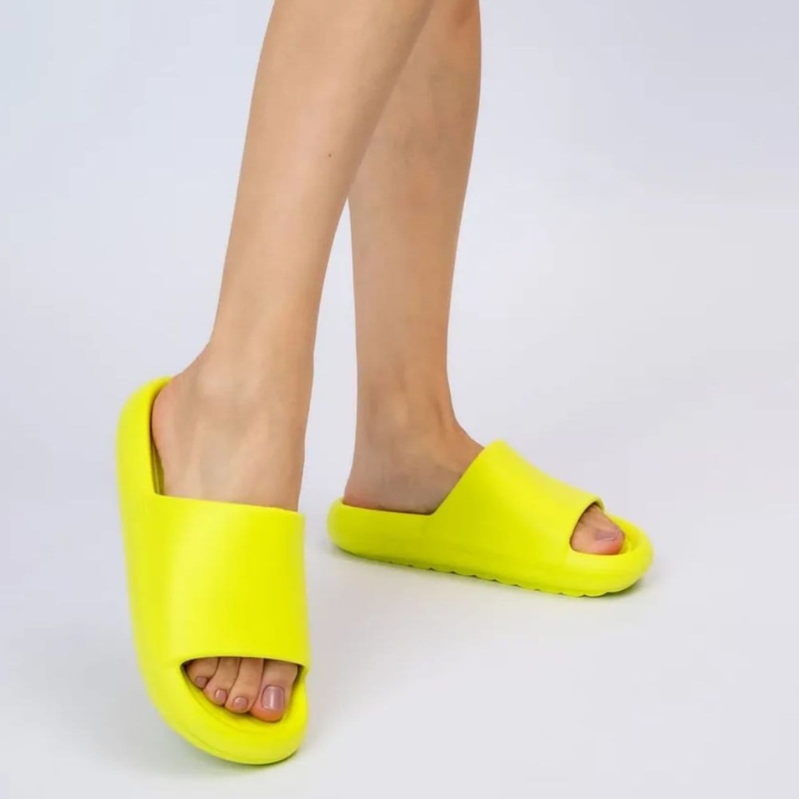 Vista 2 Chinelo Feminino Slide Hug Limão Petite Jolie PJ7639 Petite Jolie amarelo