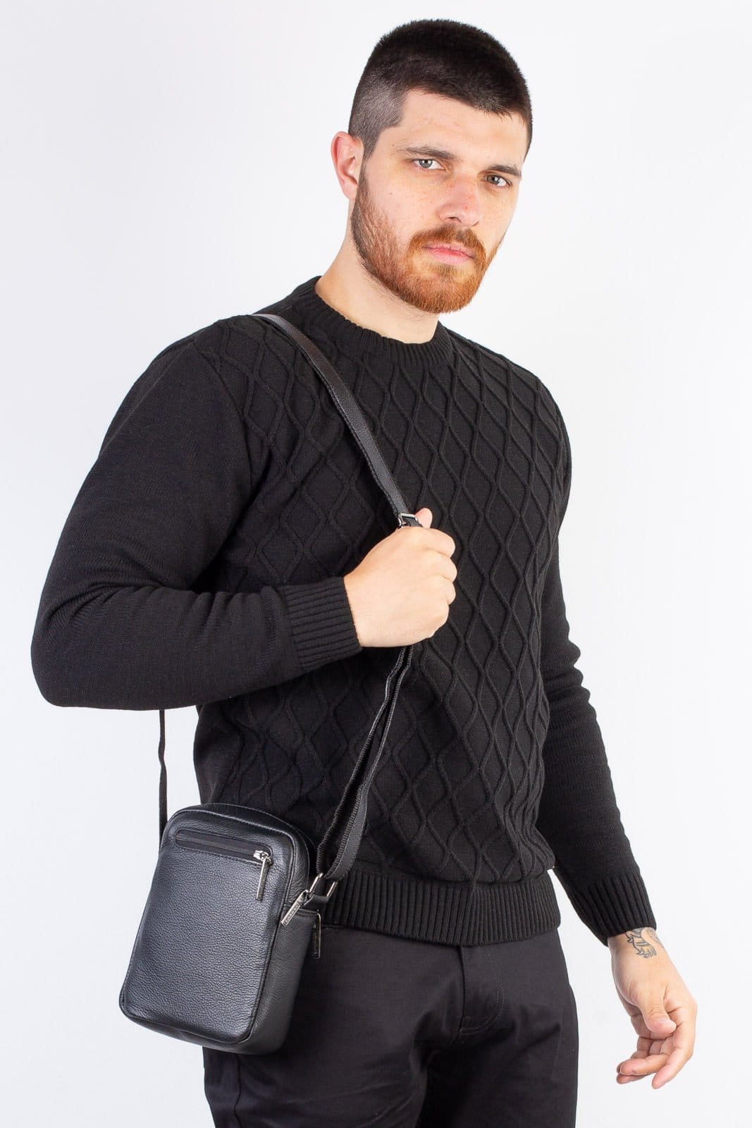 Vista 2 Bolsa shoulder bag de couro Pietro - Preta Vira Vento café