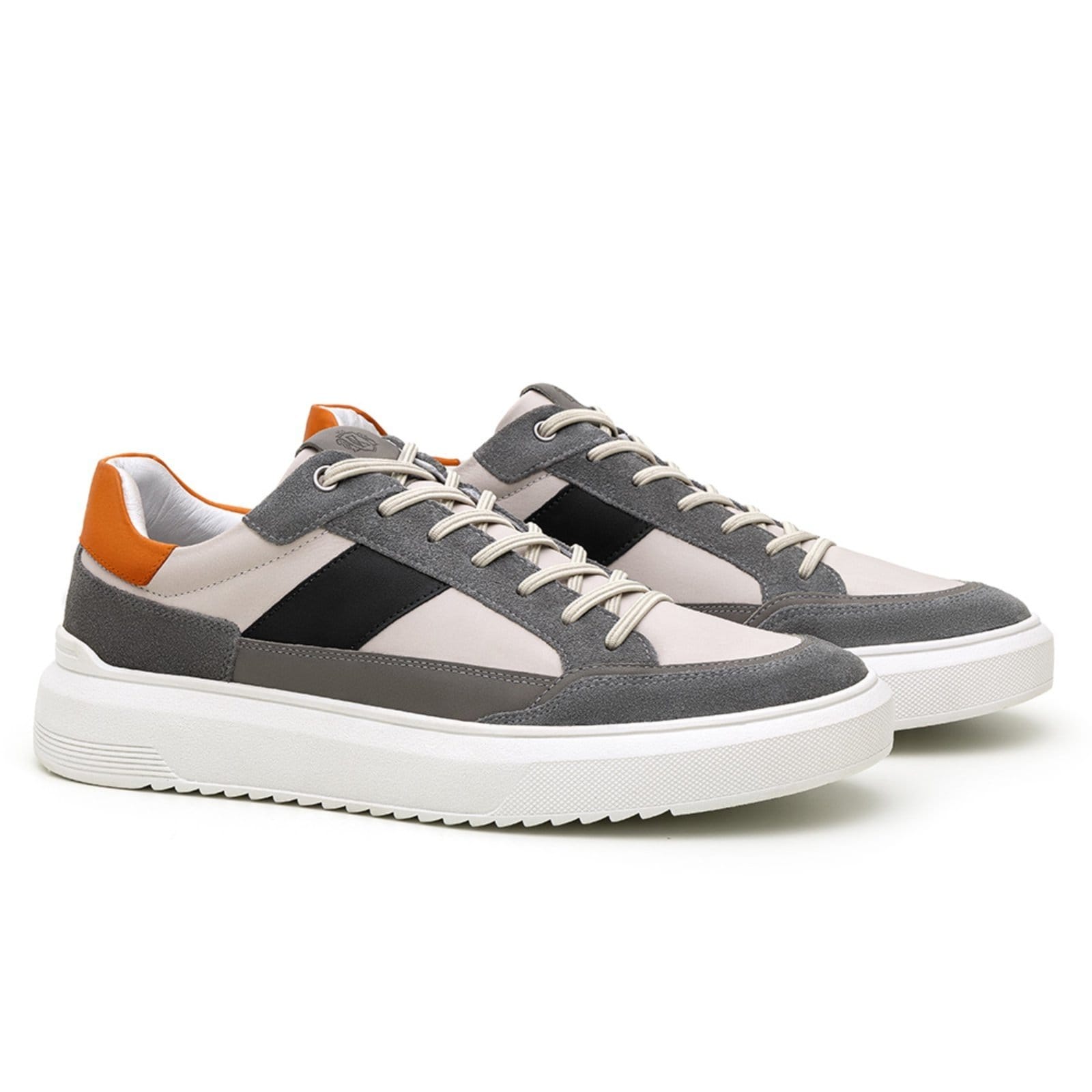 TÊNIS MASCULINO CASUAL EM COURO COM SOLADO PLATAFORMA