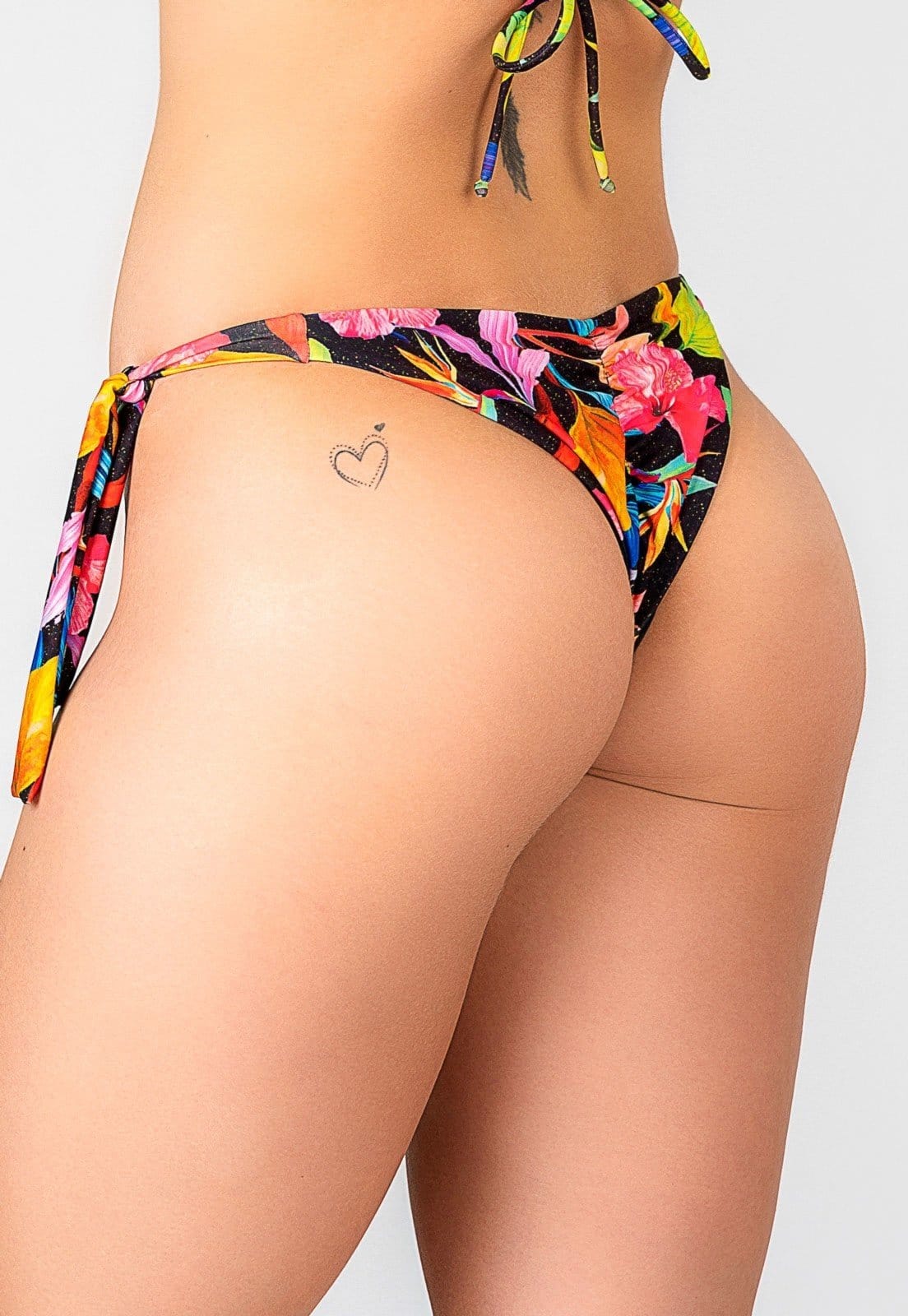 Vista 2 Calcinha de Biquíni Summer Soul Empina Bumbum Com Amarração Folhagem Summer Soul preto