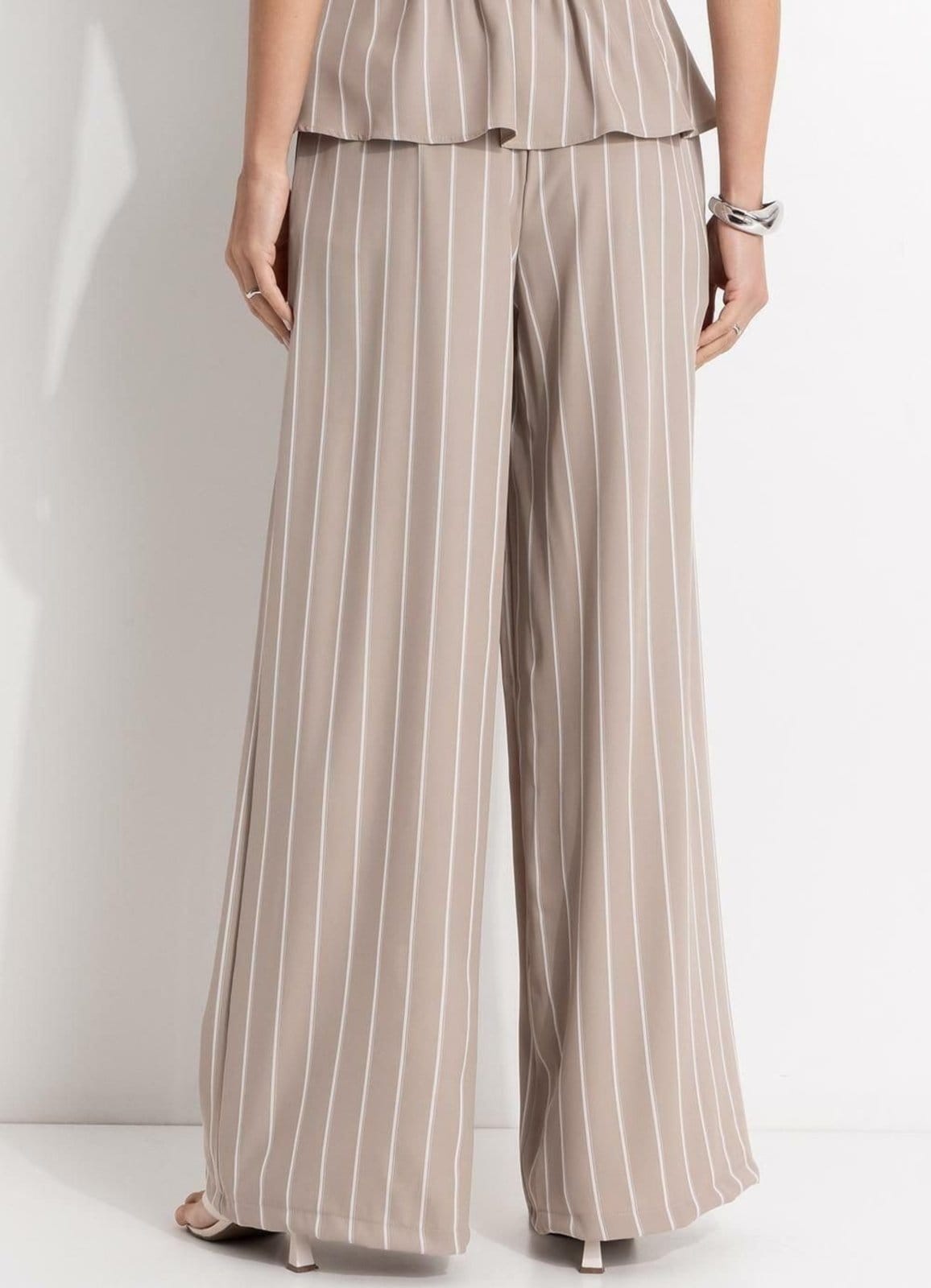 Vista 2 Calça Em Alfaiataria Risca De Giz Quintess Listrado Quintess bege