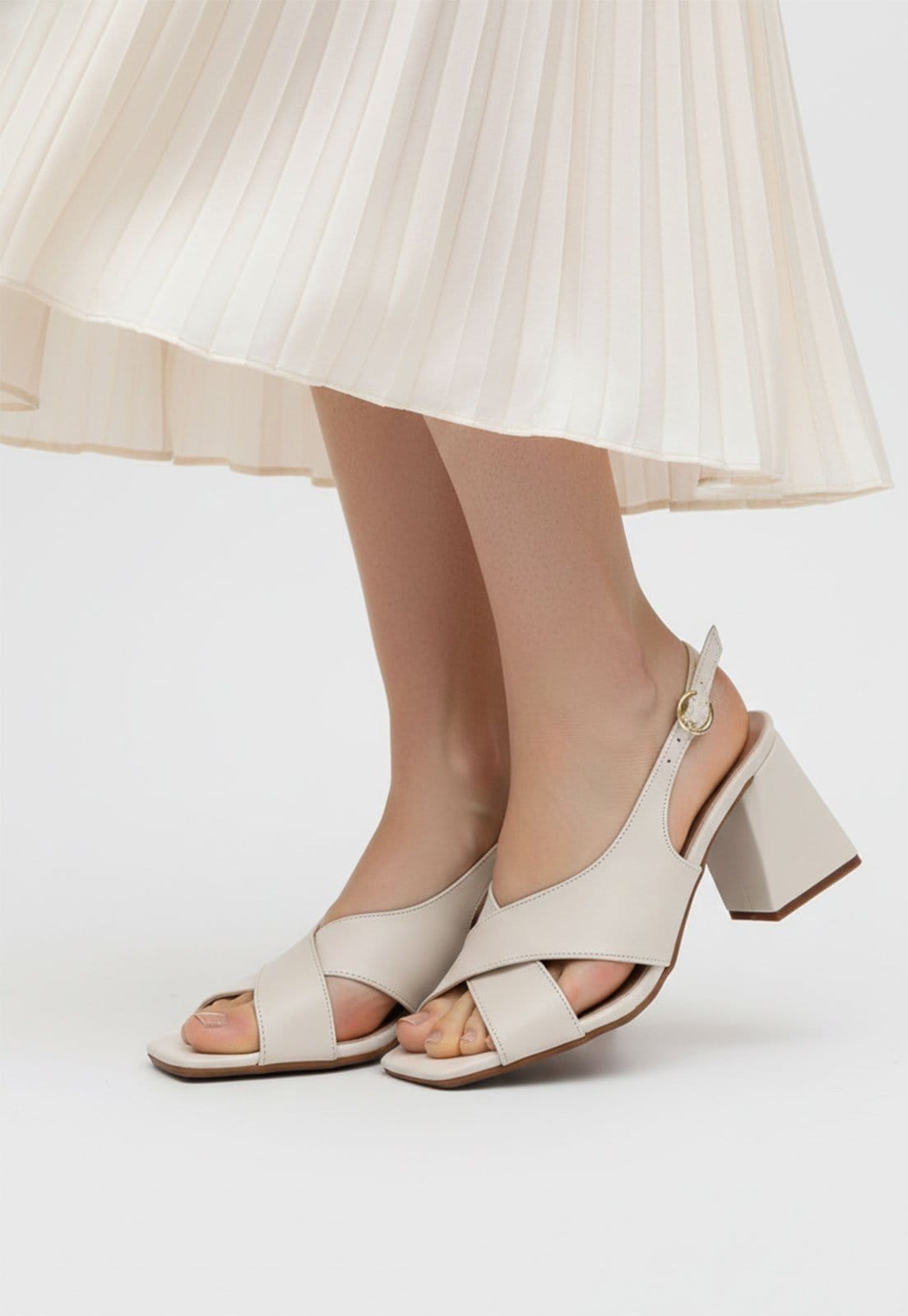 Vista 2 Sandália Salto Geométrico Feminina Atalia Shoes Santorine Off White Tiras Cruzadas Slingback Tendência 2026 Atalia Shoes branco white