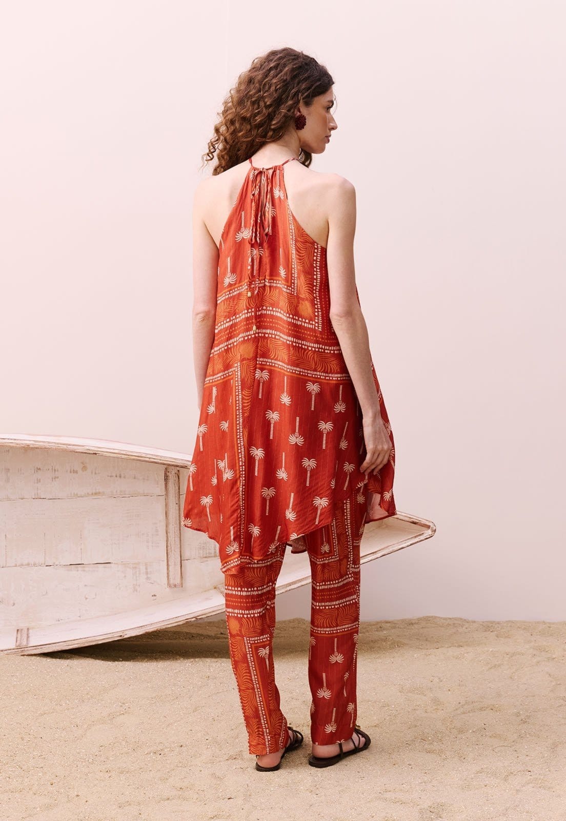 Vista 2 Calça Cenoura CaCay Estampada Tauari CaCay laranja