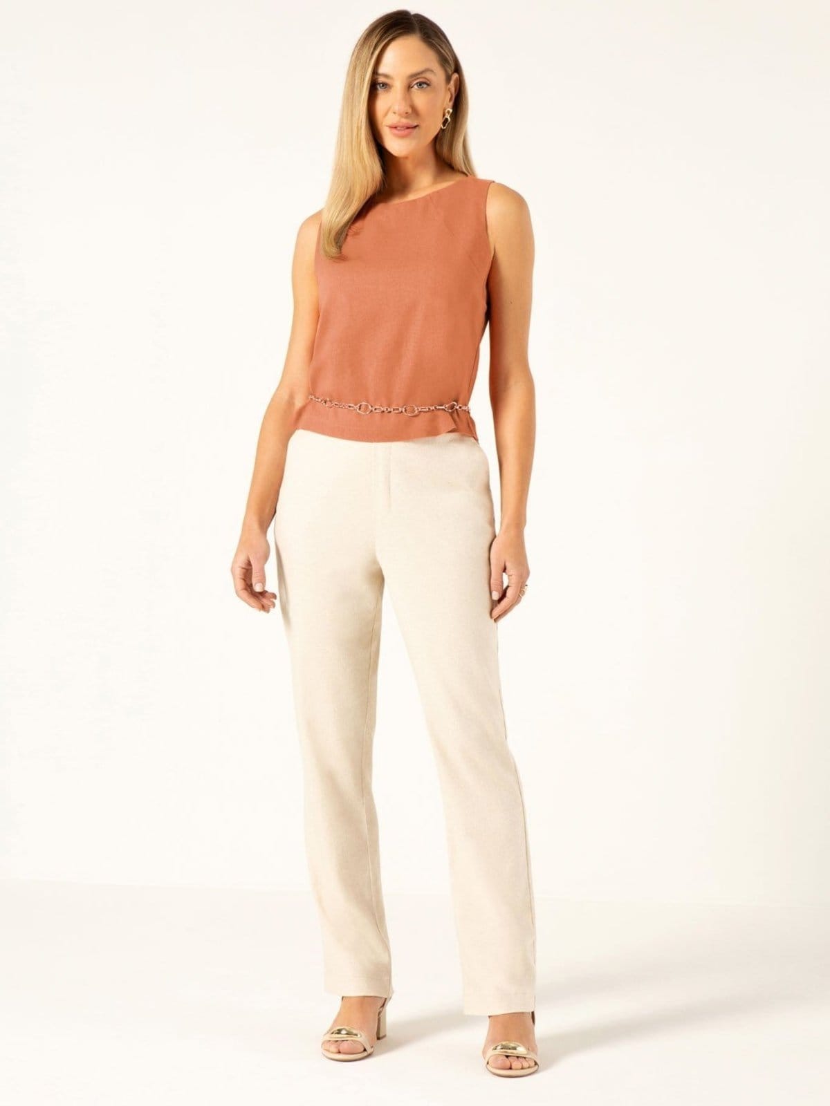 Vista 2 Calça Reta Regular em Linho Natural Helene Principessa bege natural