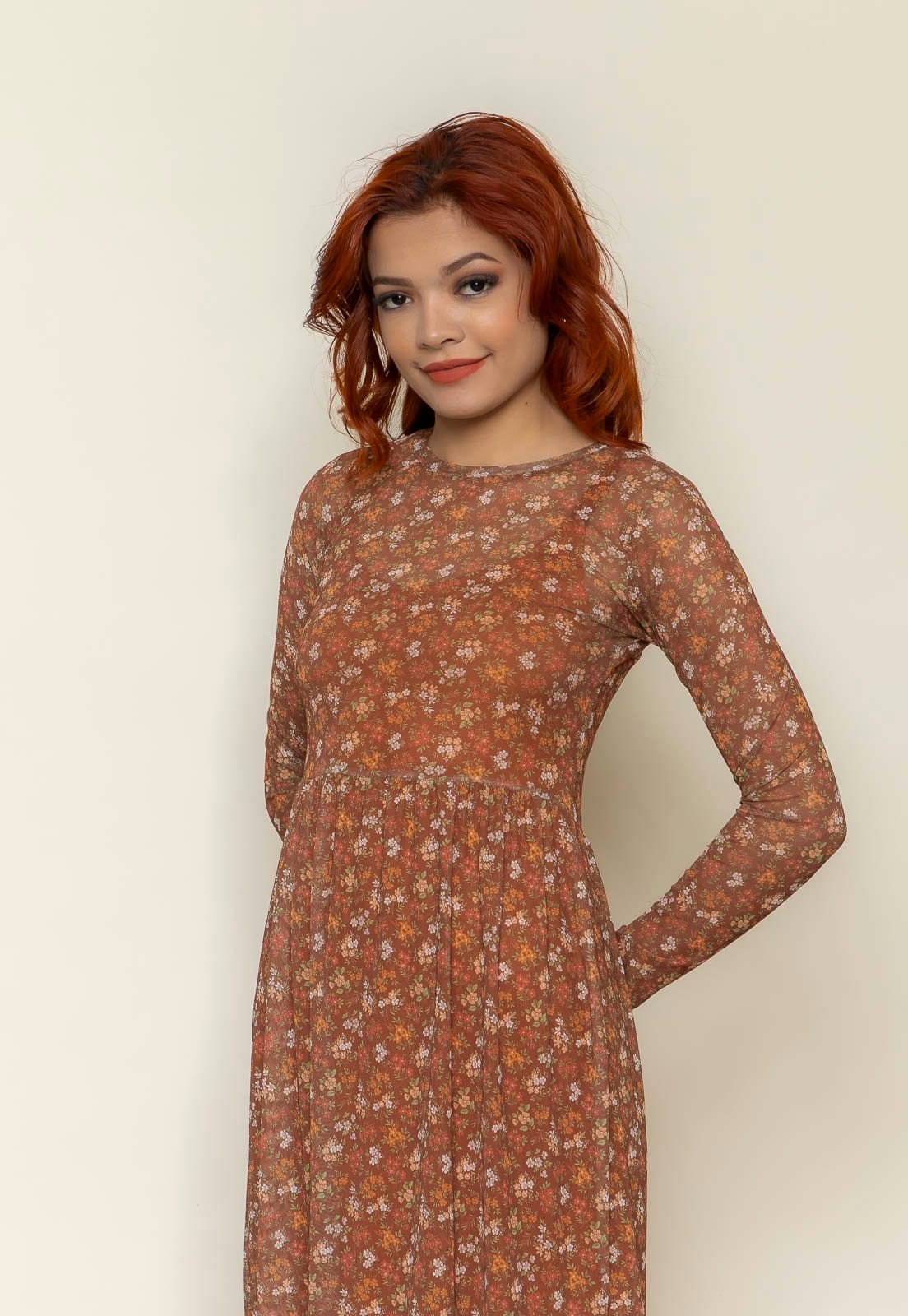 Vista 2 Vestido Aura Carolina Tule Floral Afeto Aura marrom