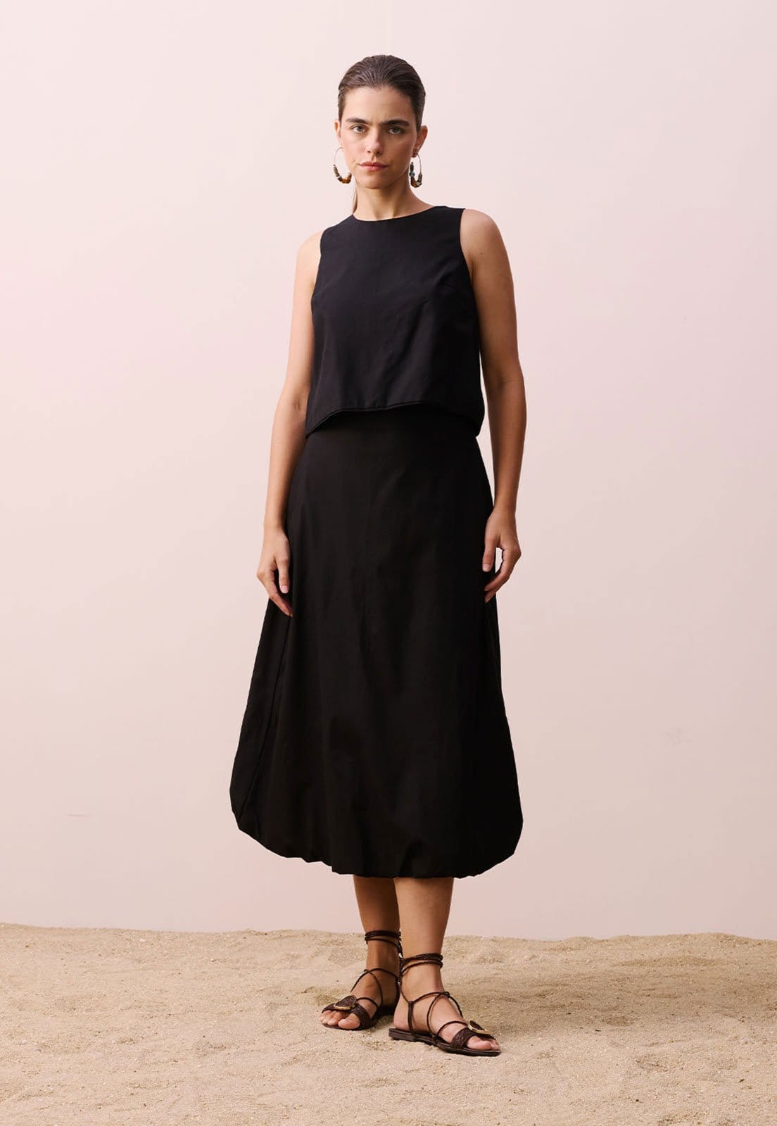 Vista principal Saia CaCay Midi Balonê Tricoline Preta CaCay preto