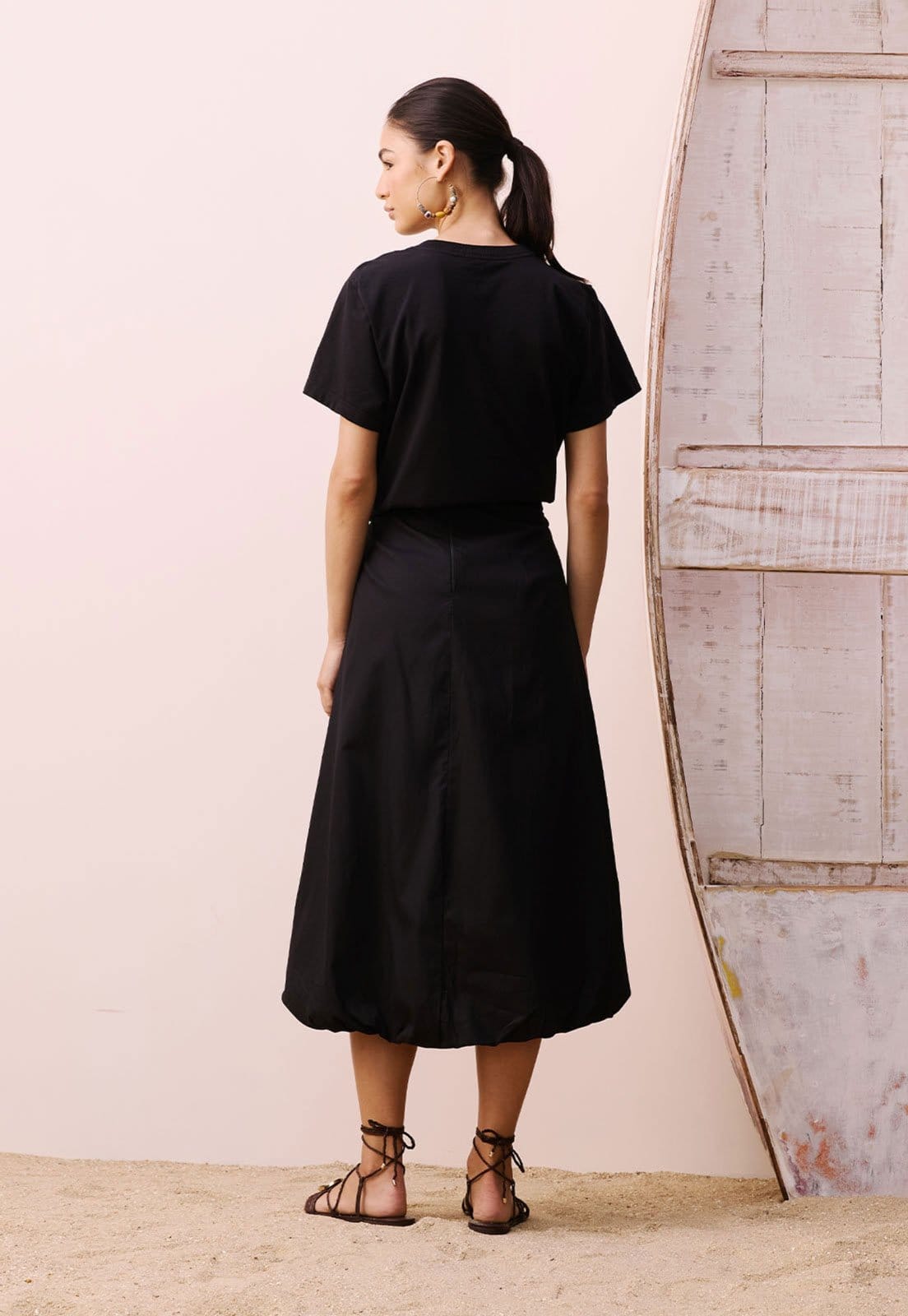 Vista 2 Saia CaCay Midi Balonê Tricoline Preta CaCay preto