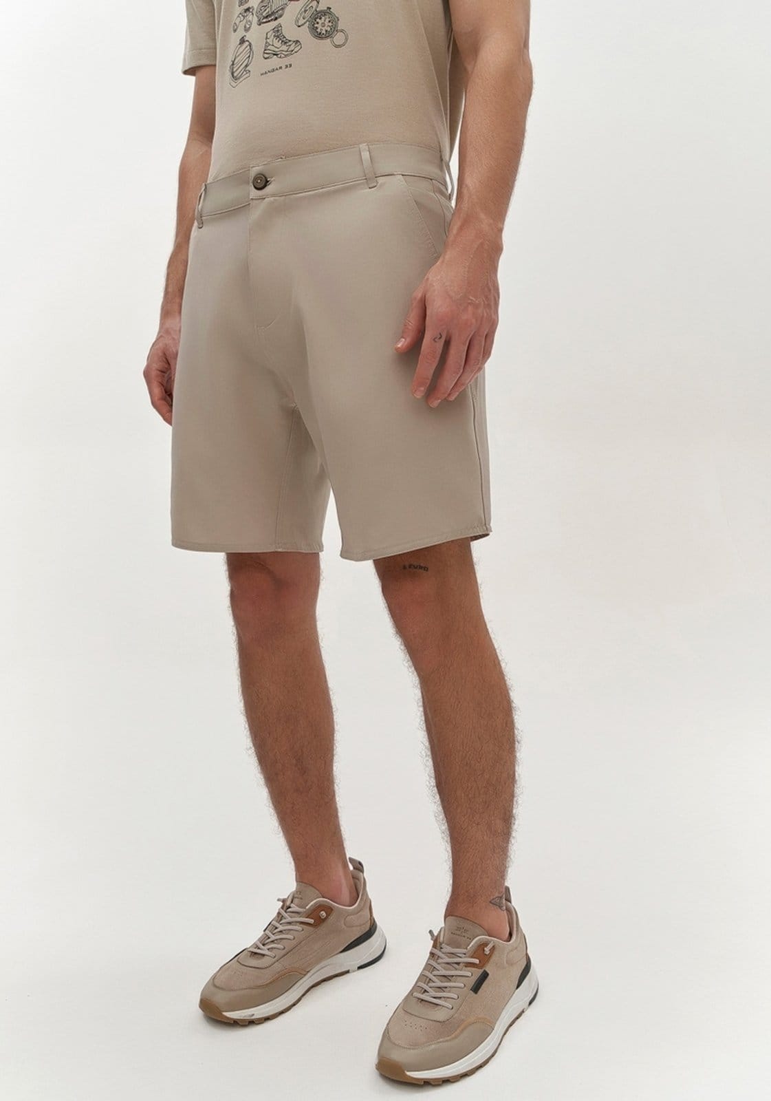 Vista 2 Shorts Masculino em Tecido Alfaiataria Hangar 33 bege