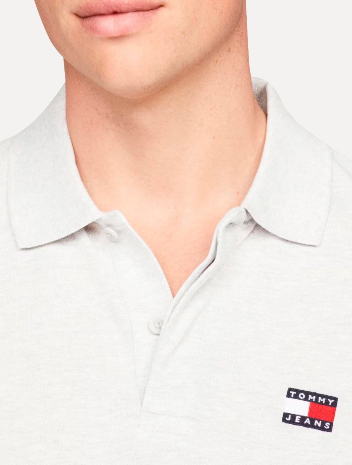 Vista 2 Polo Tommy Jeans Masculina Regular Flag Badge Branca Tommy Jeans branco