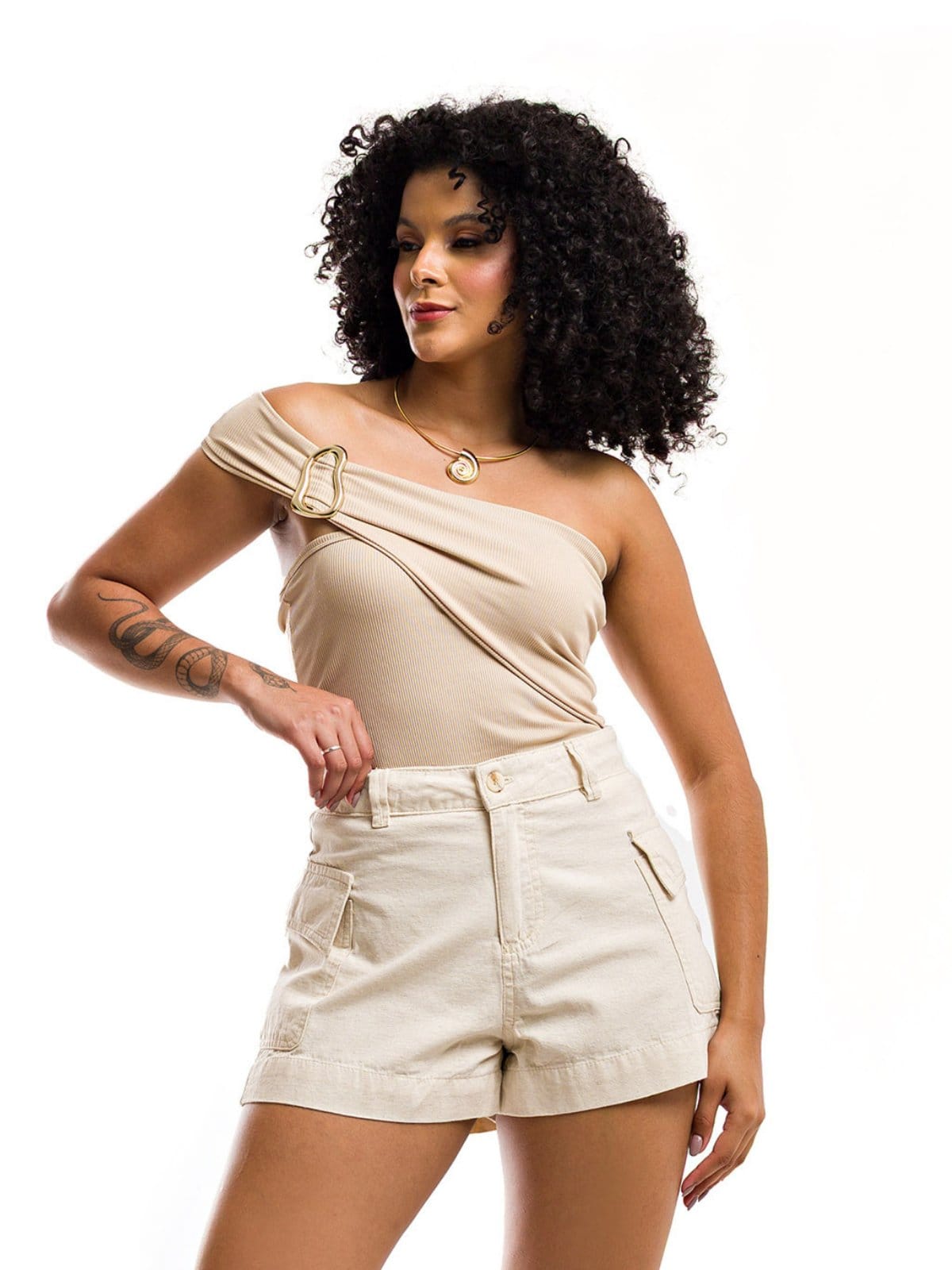 Vista 2 Short Restrito Jeans em Linho Premium Com Bolsos Cargo Restrito Jeans bege