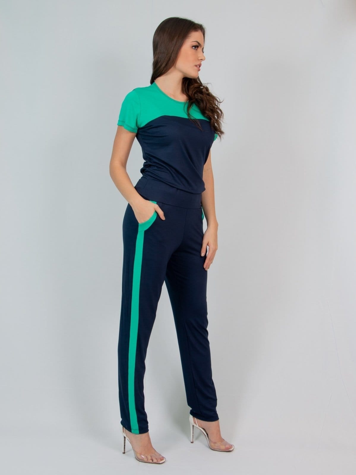 Vista 2 Conjunto Calça e Blusa Maria Paes Azul Marinho e Verde Maria Paes verde azul