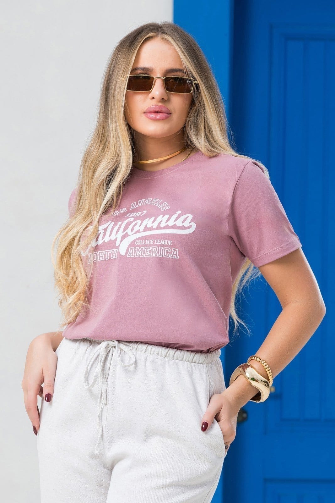 Vista 2 Camiseta Feminina Cianitas Rosa Estampa California 1987 Cianitas rosê rosa