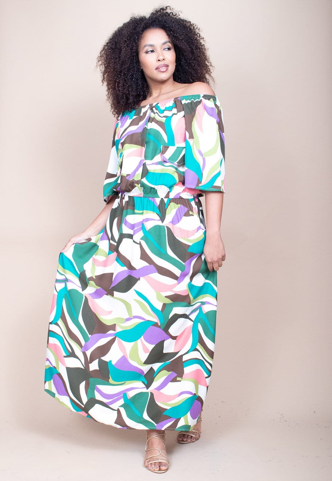 Vista 2 Vestido Midi Cabanafree Ciganinha Viscose com Lapela Estampa Encanto Botanico Cabanafree azul/estampado/rosa/verde