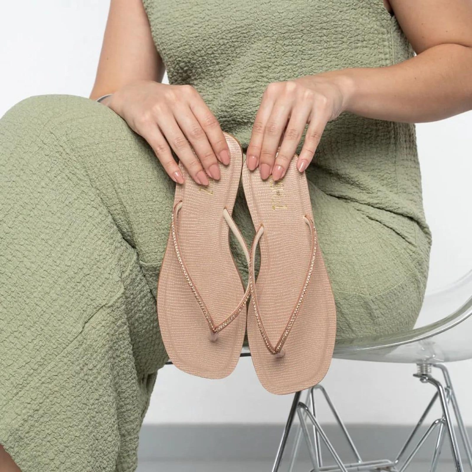 Vista 2 Chinelo M Shuz Rasteiro Tiras Strass Feminino M Shuz rosa