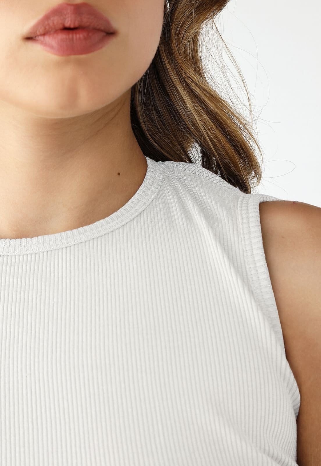 Vista 2 Vestido Curto Levosch Com Amarração Atrás Ribana Off White 77VS LEVOSCH off-white white