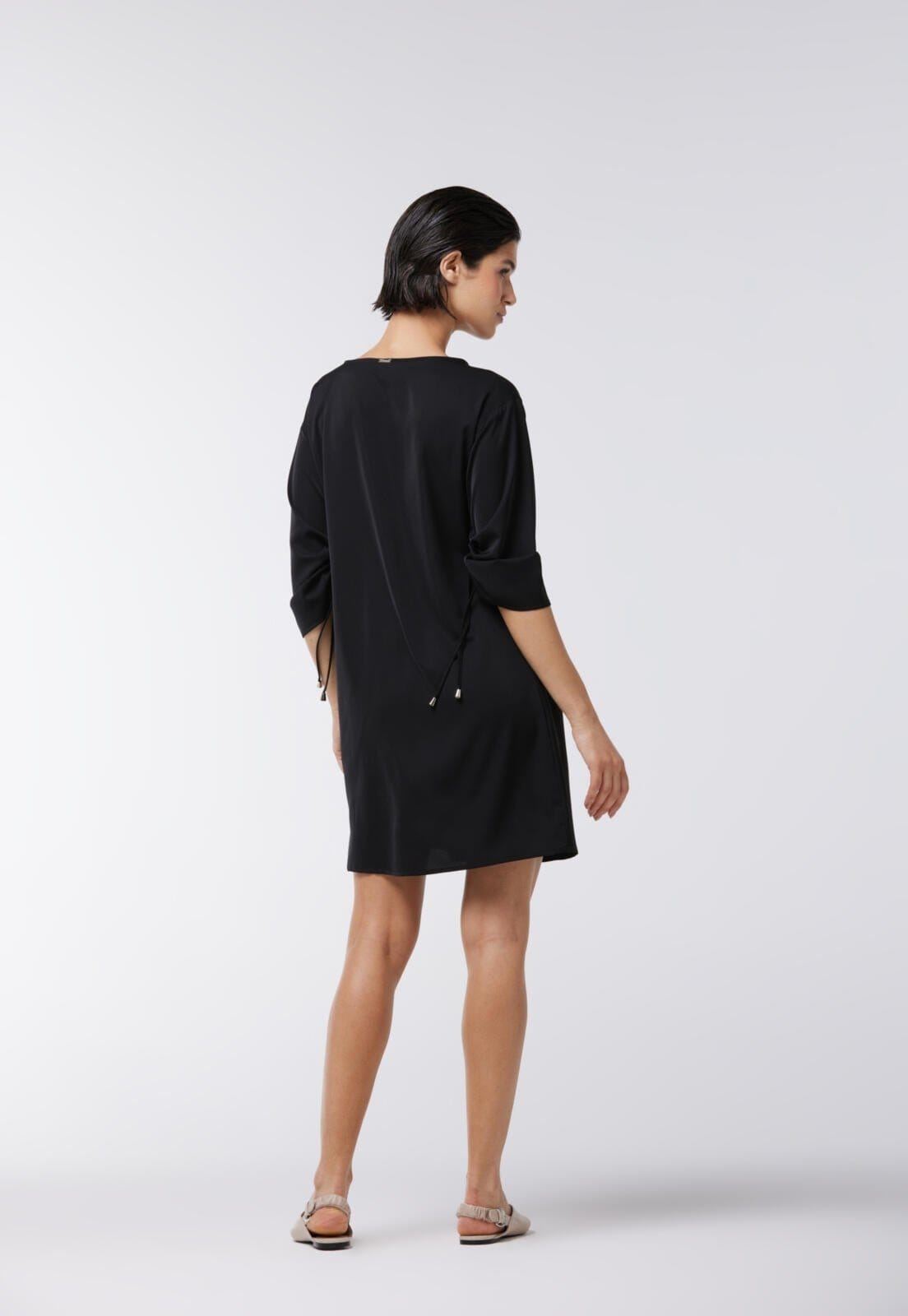 Vista 2 Vestido Traymon Curto Manga Ampla Traymon preto