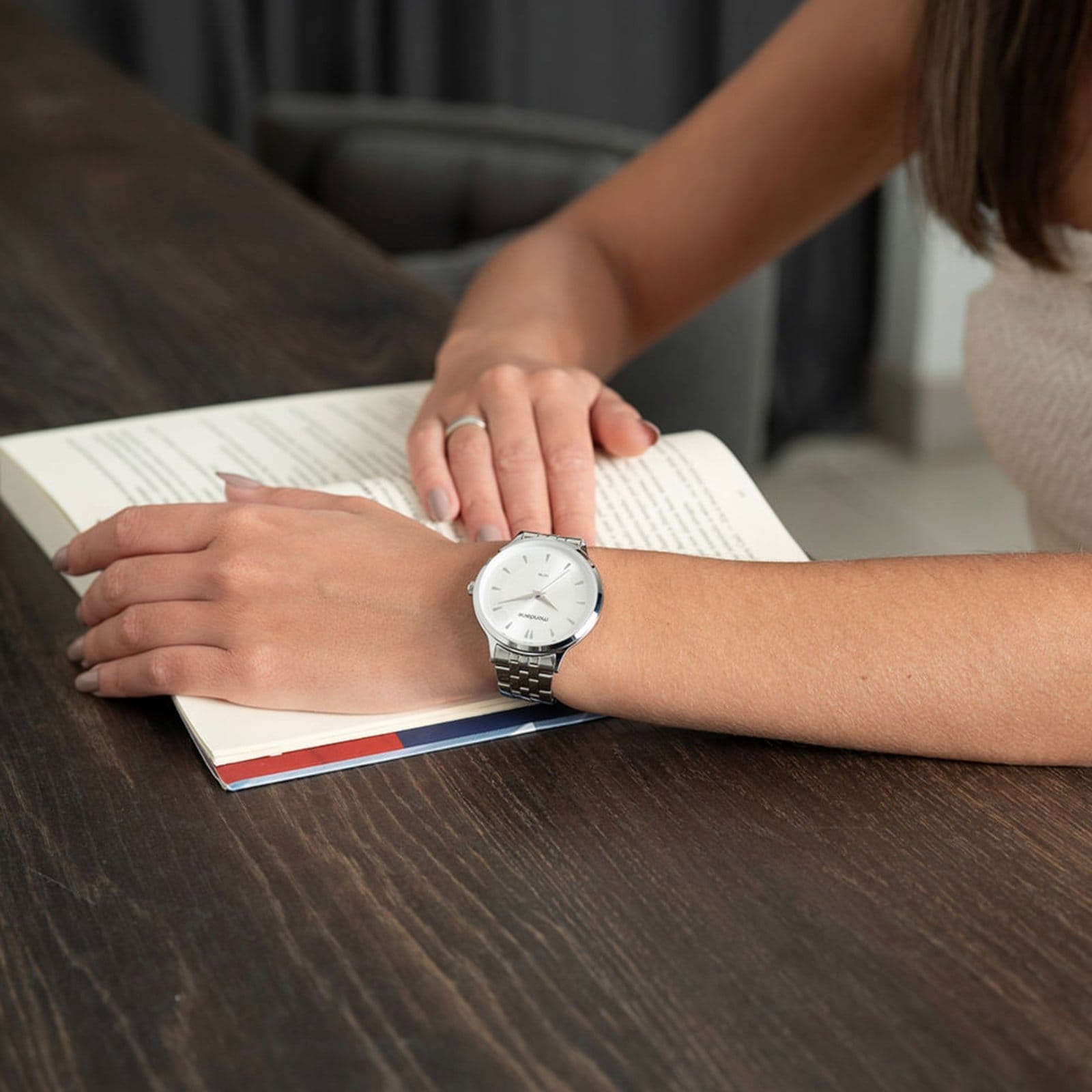 Vista 2 Relógio Feminino Visor Texturizado Mondaine prata