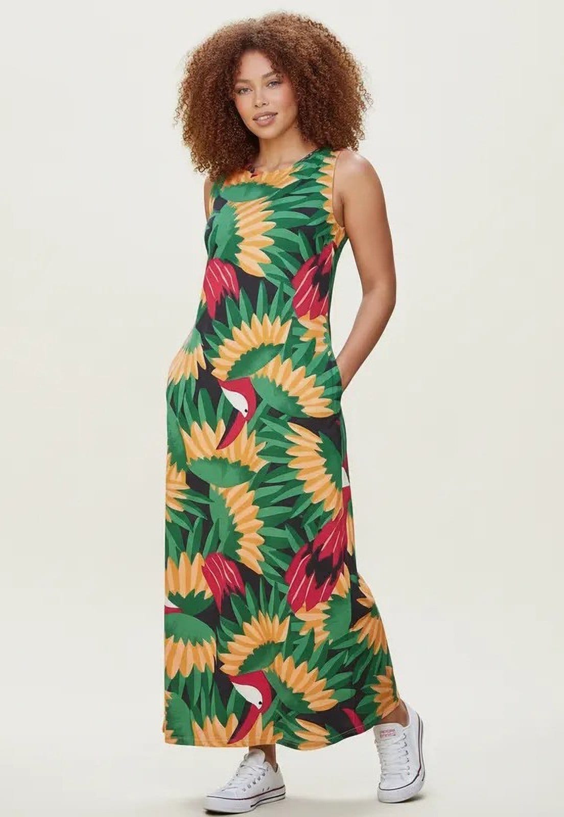 Vista principal Vestido CabanaFree Longo Plano com Bolso Estampa Festa dos Tucanos Cabanafree estampado