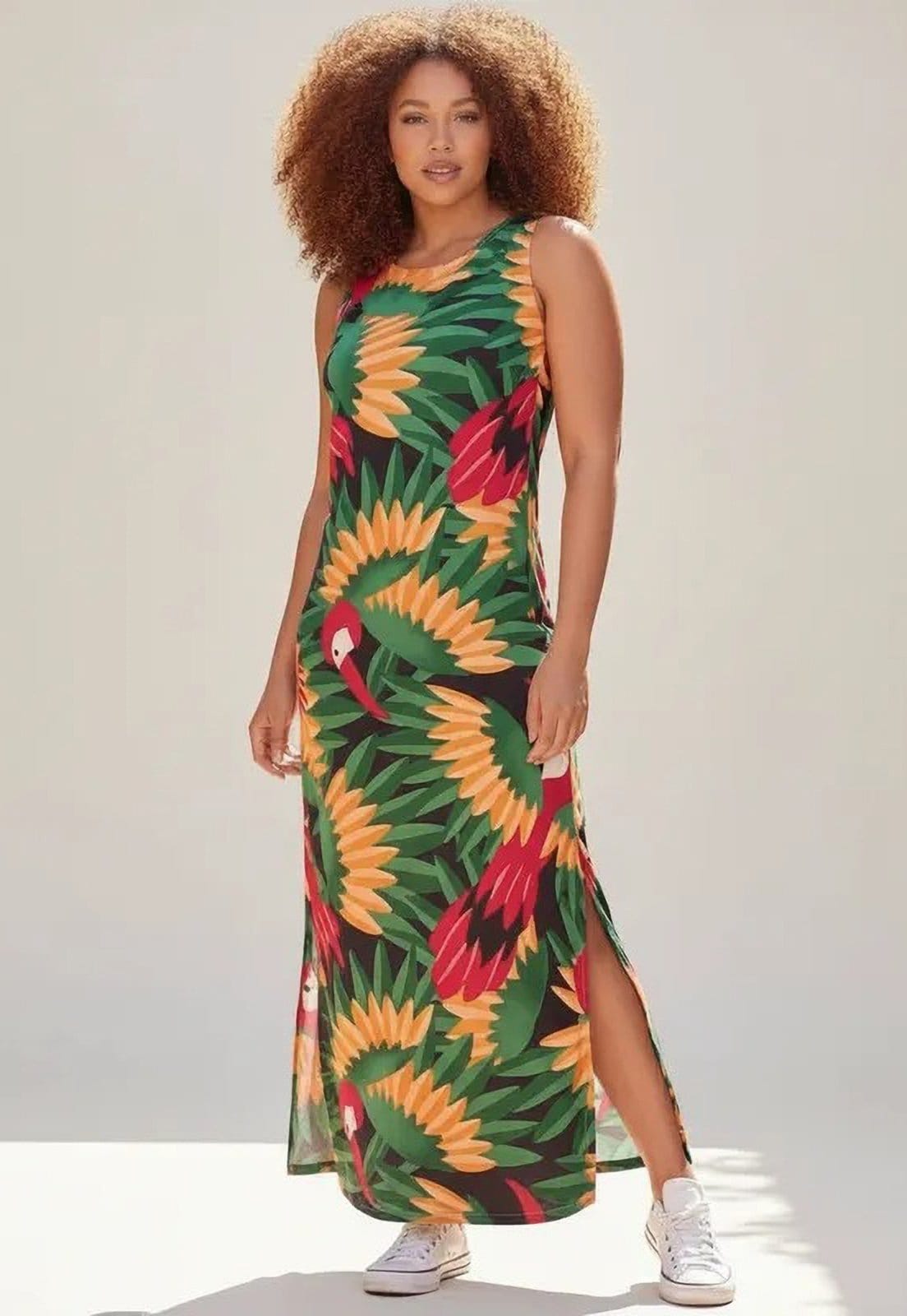 Vista 2 Vestido CabanaFree Longo Plano com Bolso Estampa Festa dos Tucanos Cabanafree estampado