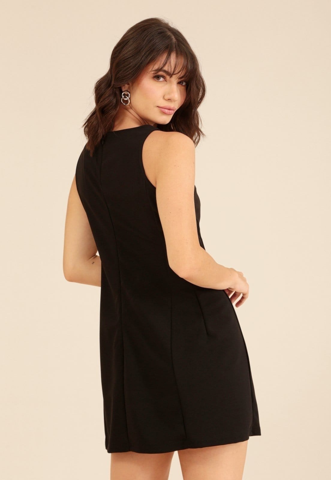 Vista 2 Vestido Curto Pop Me Em Alfaiataria Sem Manga Pop Me preto