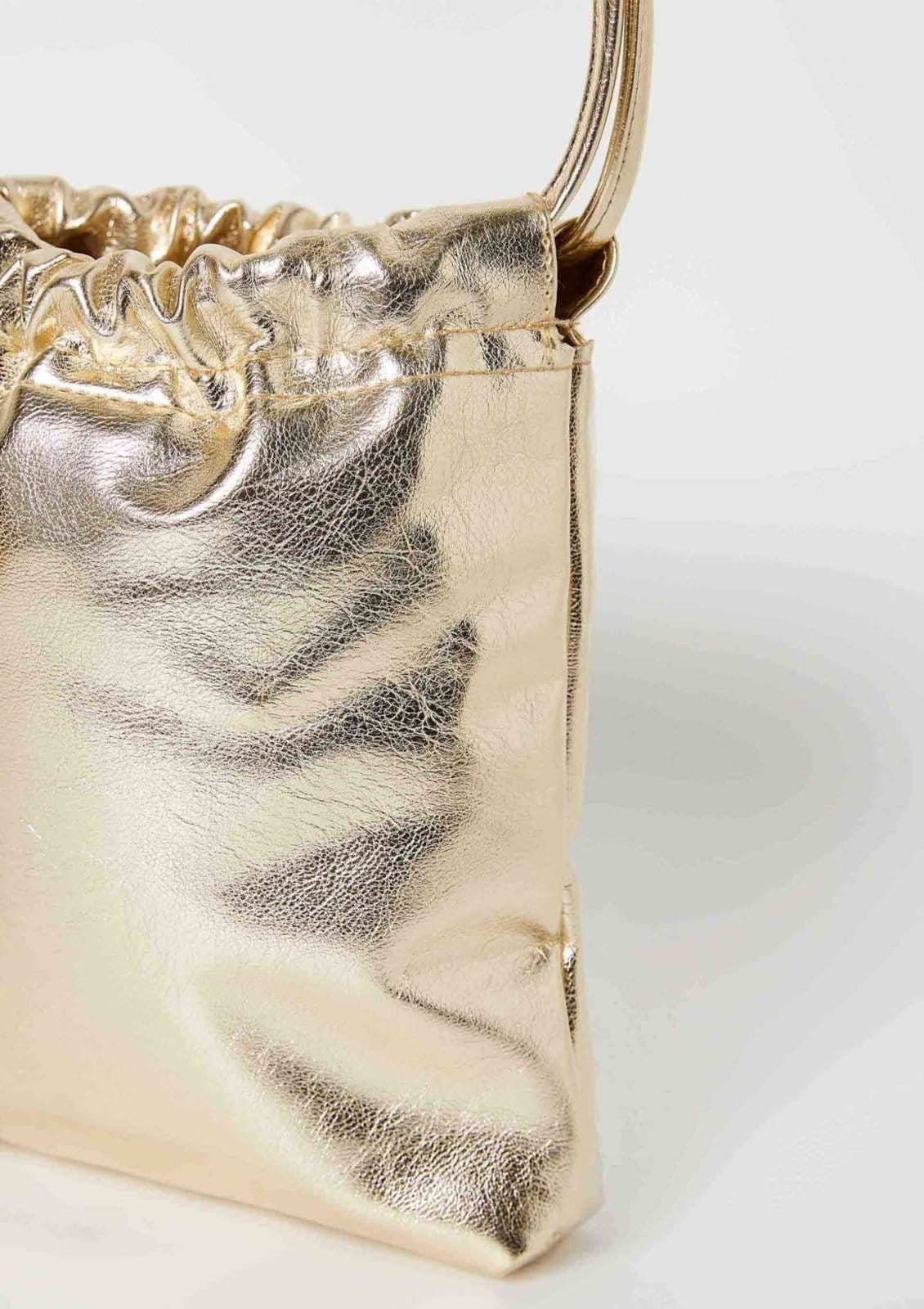 Vista 2 Bolsa Tiracolo Feminina Pequena Metalizada Hering dourado