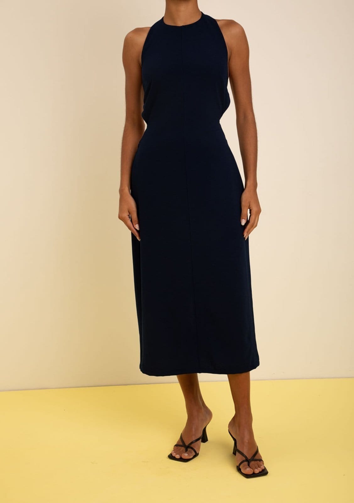 Vista 2 Vestido Zinco Ajustado Decote Careca Sem Manga Midi Zinco preto