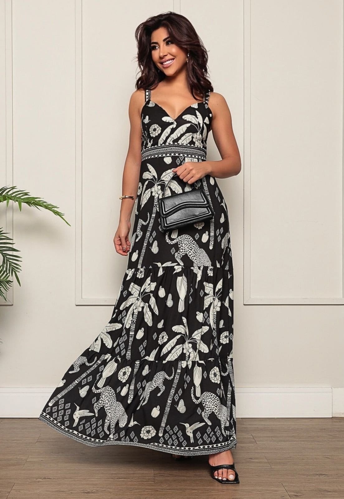 Vestido Longo Com Alca e Decote em V Estampa Pantanal Elegante Comfortavel Black