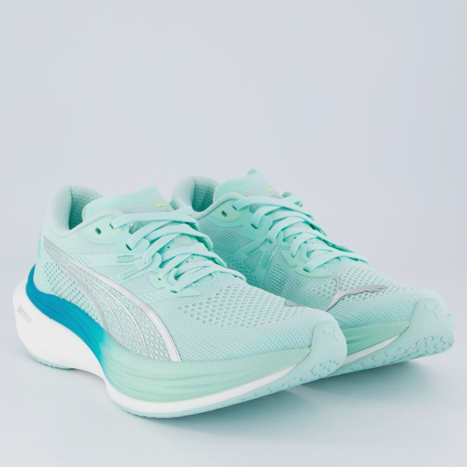 Vista 2 Tênis Puma Deviate Nitro 3 Wns Feminino e Branco Puma verde