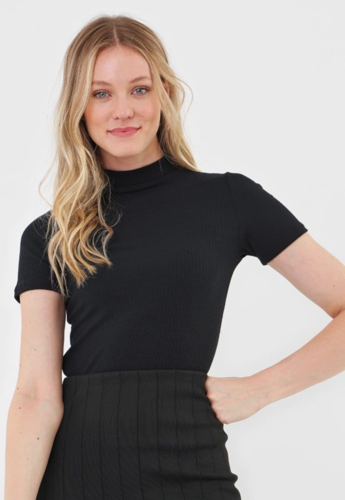 Vista 2 Kit 3 Blusas Salvatore Gola Alta Comfy Malha Canelada Preta, Branca e Mostarda Salvatore Fashion amarelo/branco/preto