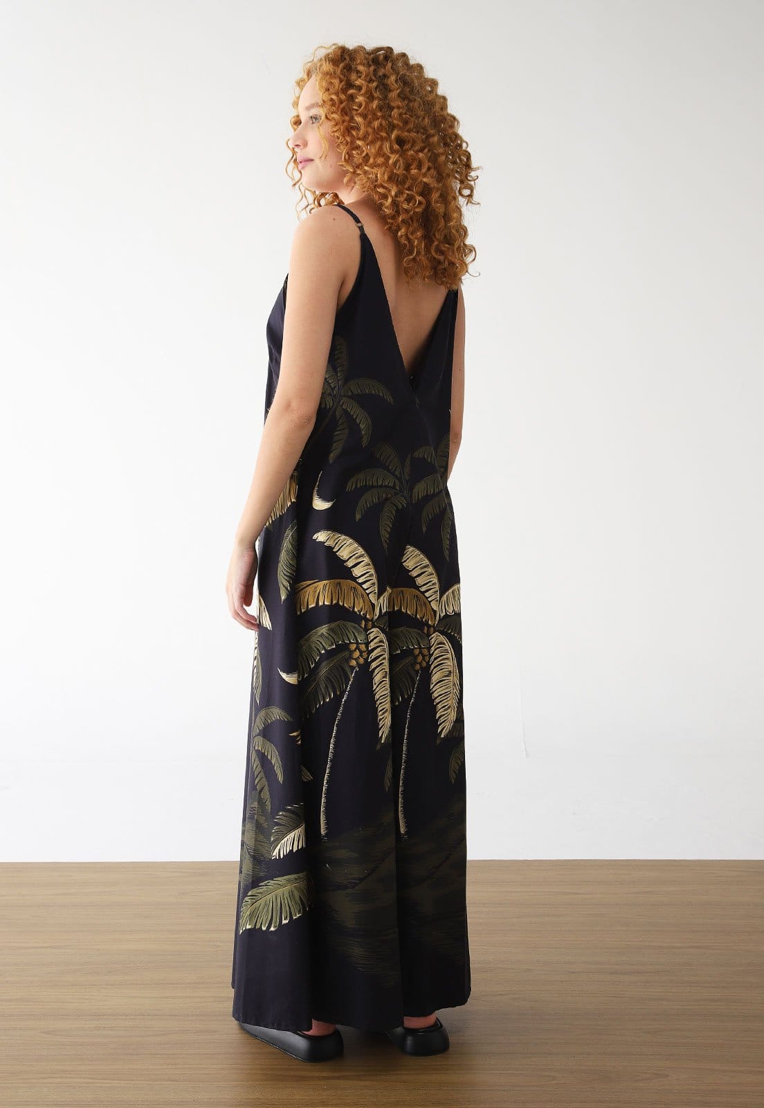 Vista 2 Macacão FARM Longo Itacare FARM preto