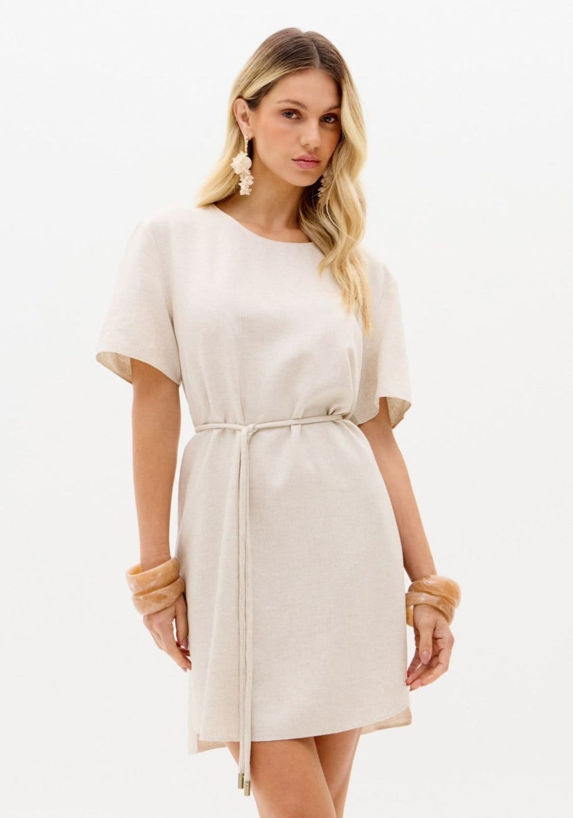 Vista 2 Vestido Curto Manga Curta Com Linho Lança Perfume branco