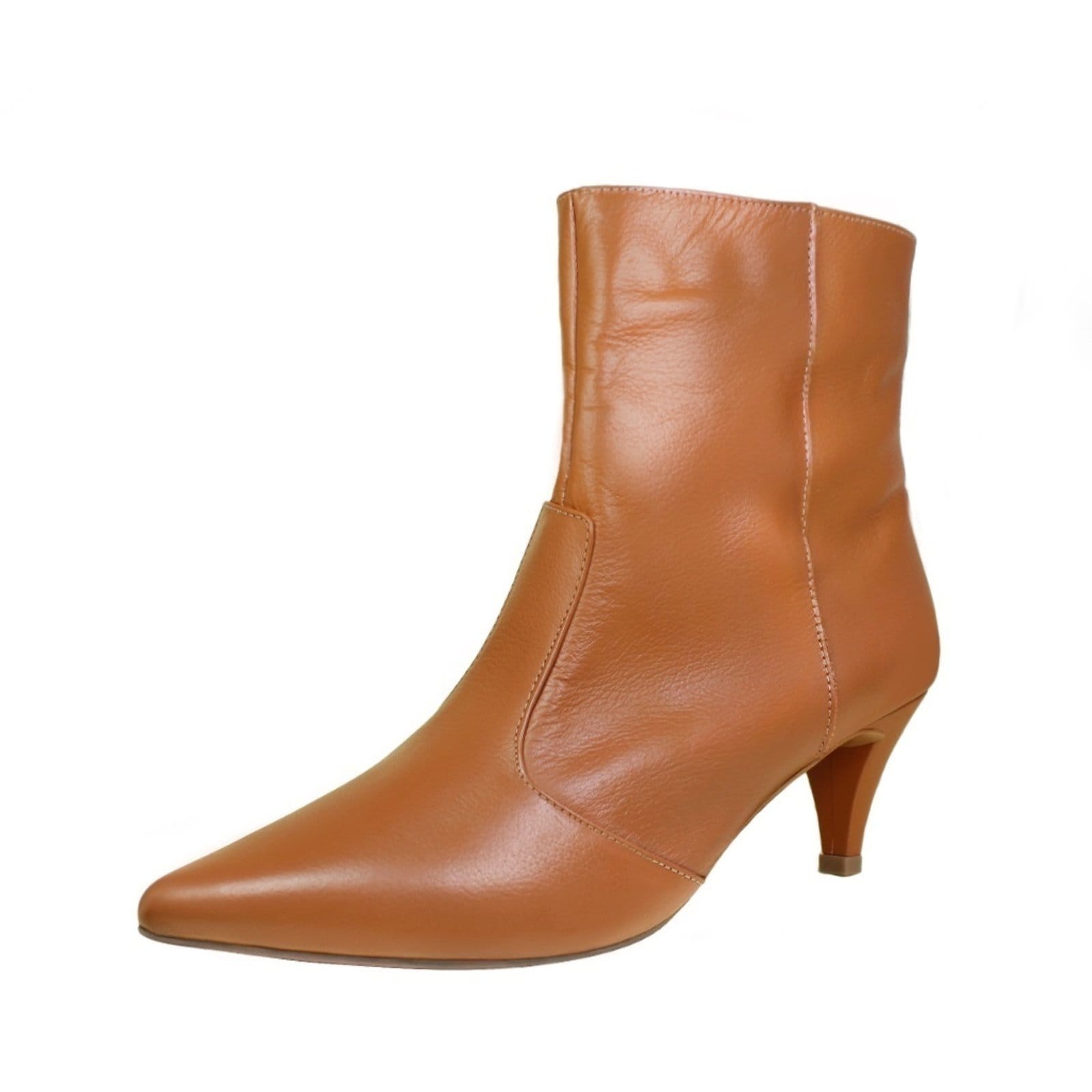 Vista principal Bota Salto Baixo Fino Cano Curto Bico Fino Luiza Sobreira Mod. 2156 Luiza Sobreira caramelo