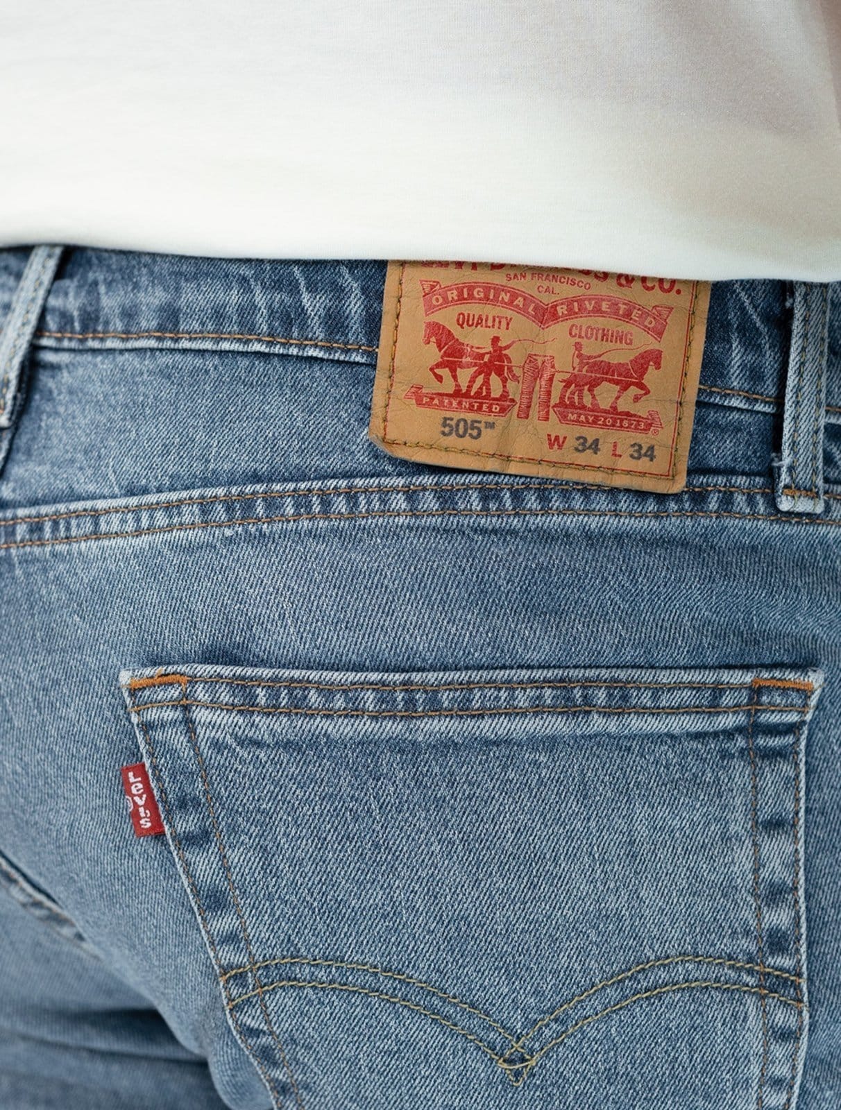 Vista 2 Calça Levis Jeans Masculina 505 Regular Custom Denim Azul Levis azul denim