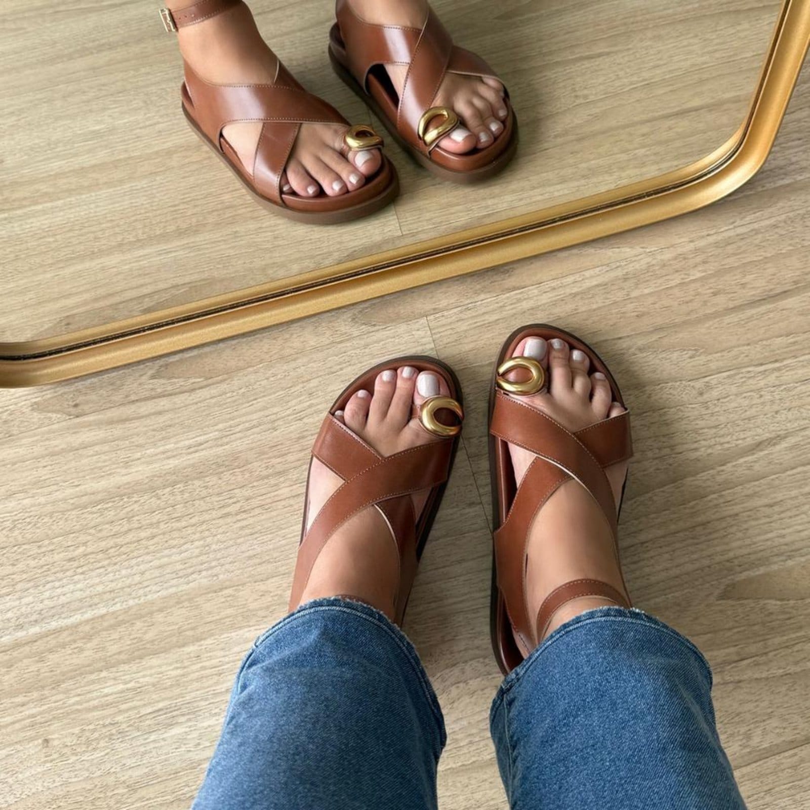 Vista 2 Diana - Sandália de Tiras com Detalhe Dourado Damannu Shoes caramelo