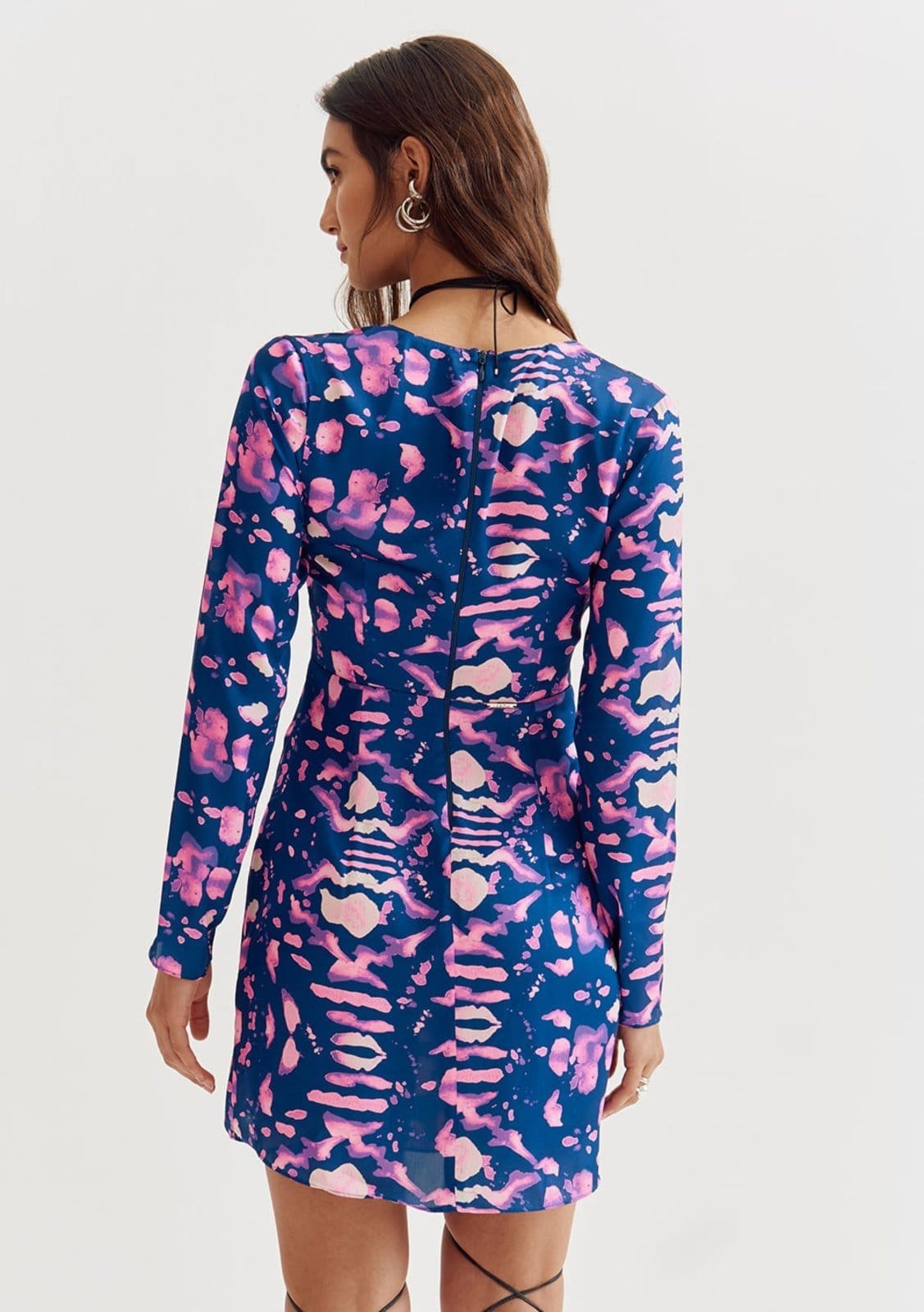 Vista 2 Vestido Zinco Lebôh Curto Decote V Transpasse Frente Zinco roxo