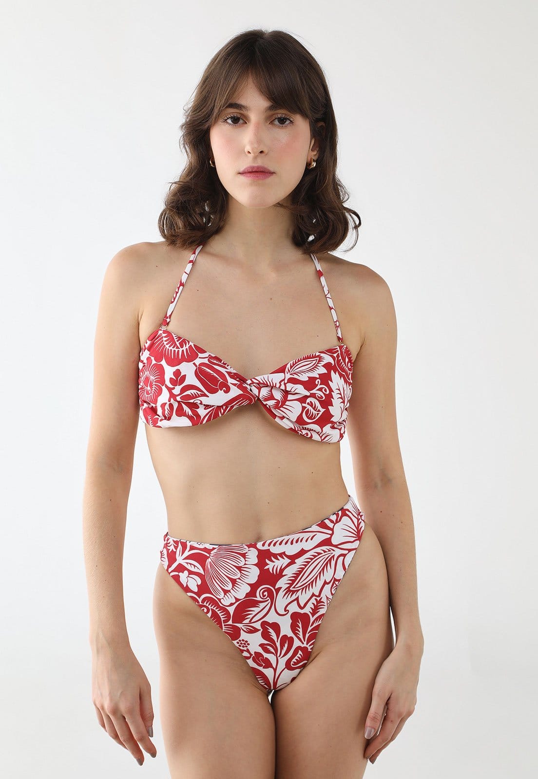 Vista 2 Conjunto Biquíni Feminino FARM No Double Noite De Pass Floral Vermelha e Azul FARM vermelho azul