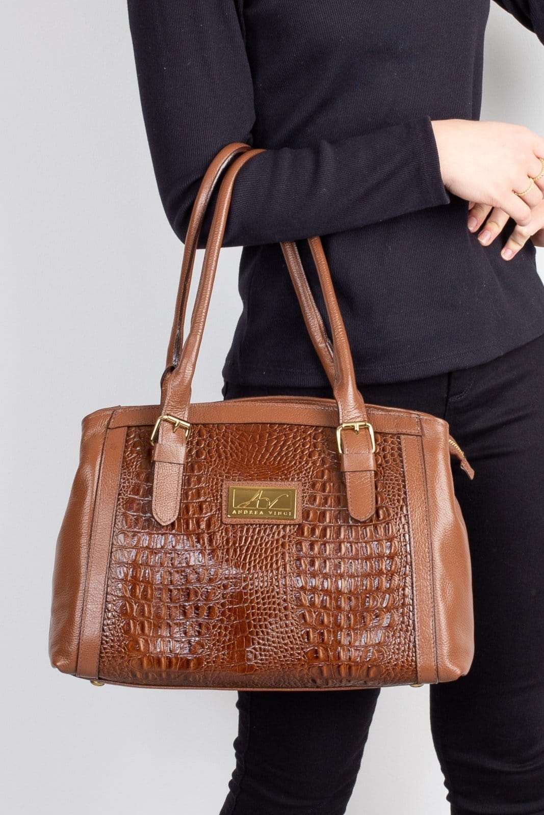 Vista principal Bolsa de ombro em couro croco Sônia - Whisky Andrea Vinci vermelho