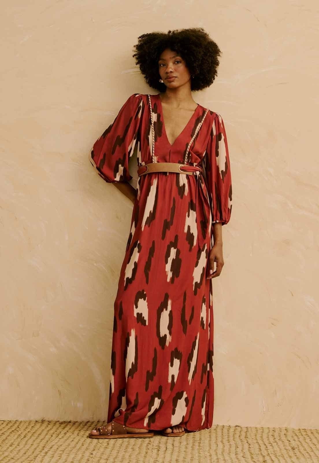 Vista principal Vestido Maxi Midi Detalhe Vivo Estampado Chimu CaCay marrom